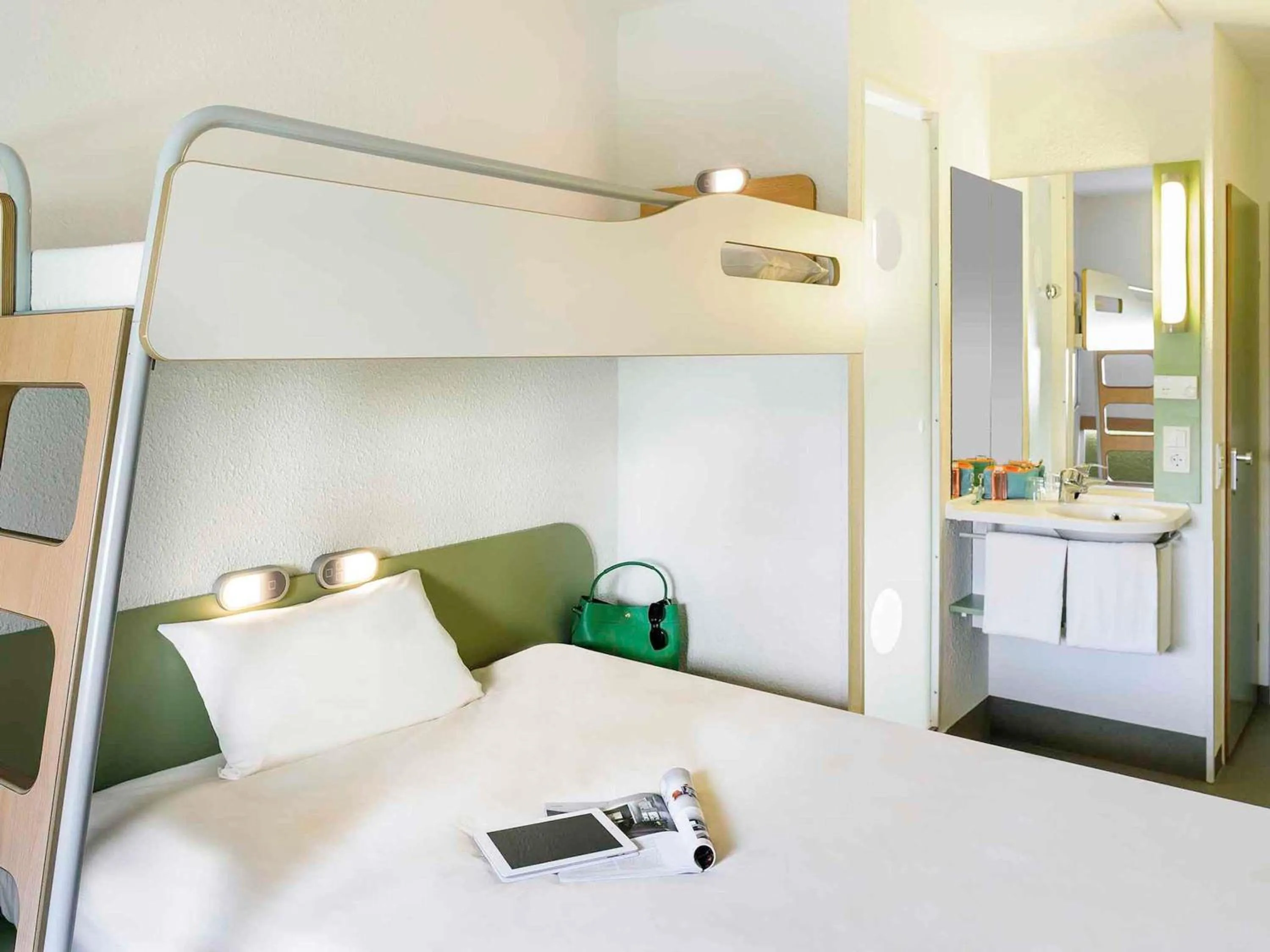Property building, Bed in ibis budget Dijon Saint Apollinaire
