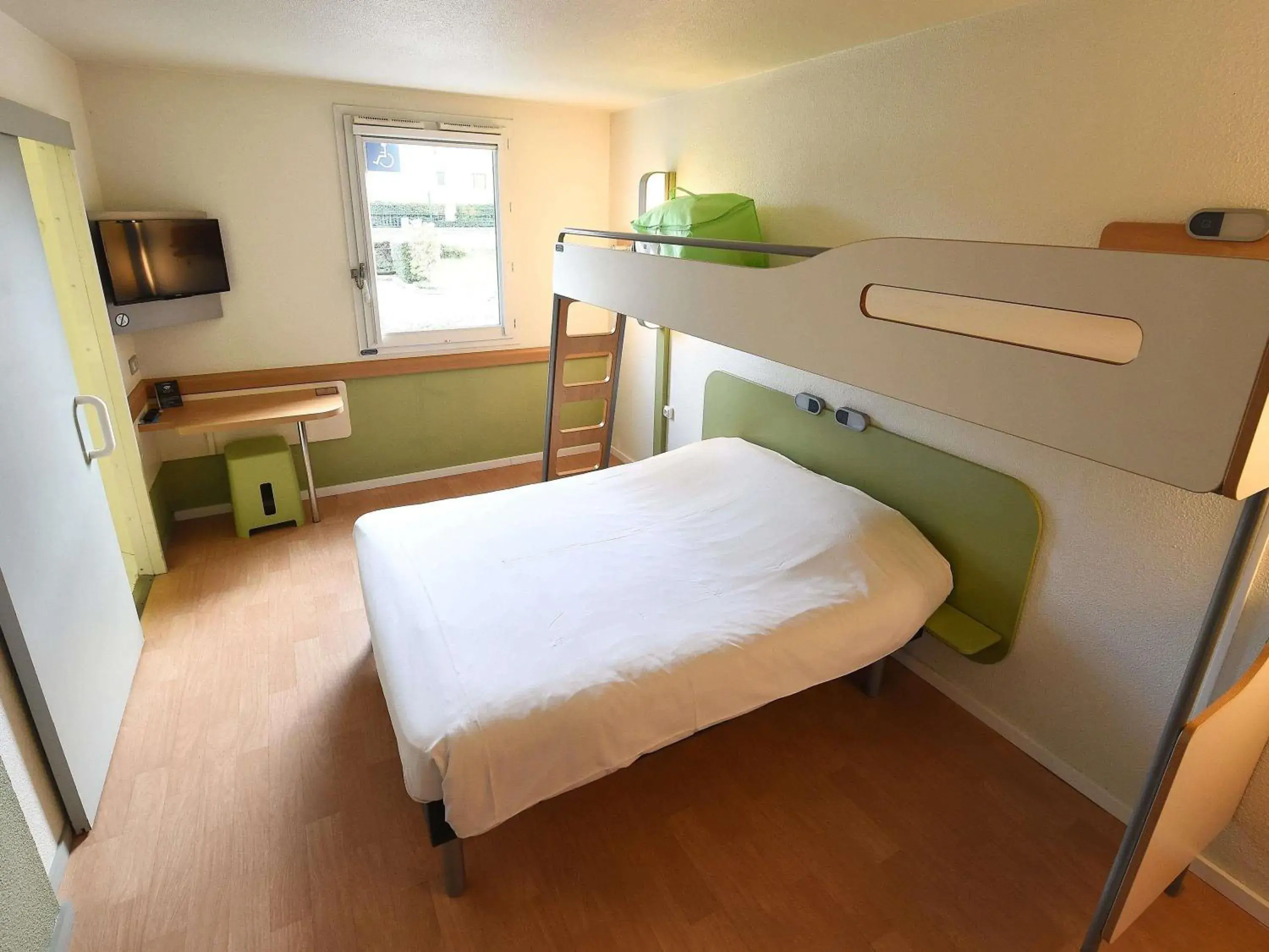 Bedroom, Bed in ibis budget Dijon Saint Apollinaire Bedroom, Bed in ibis budget Dijon Saint Apollinaire