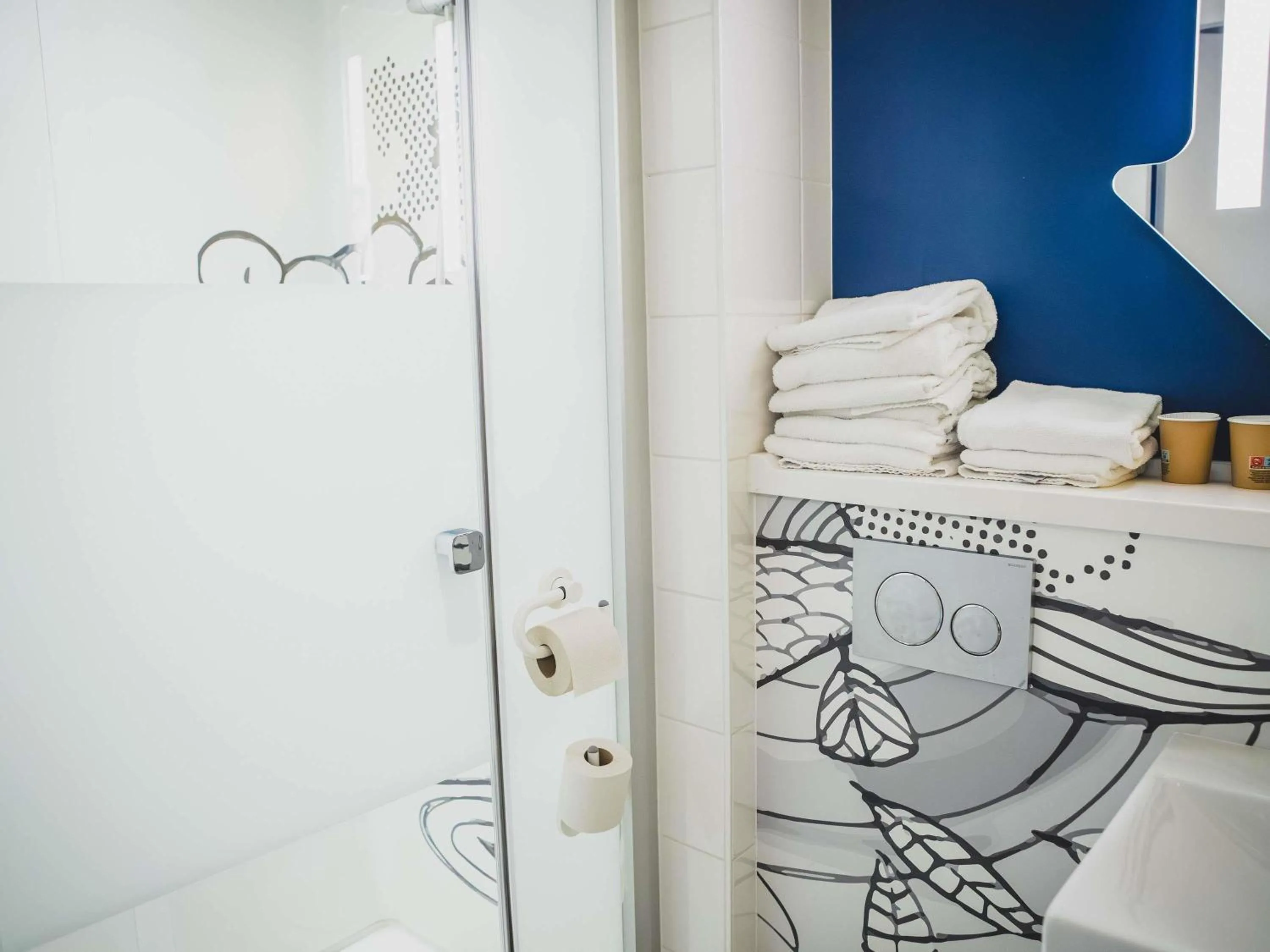 Bedroom in ibis budget Dijon Saint Apollinaire
