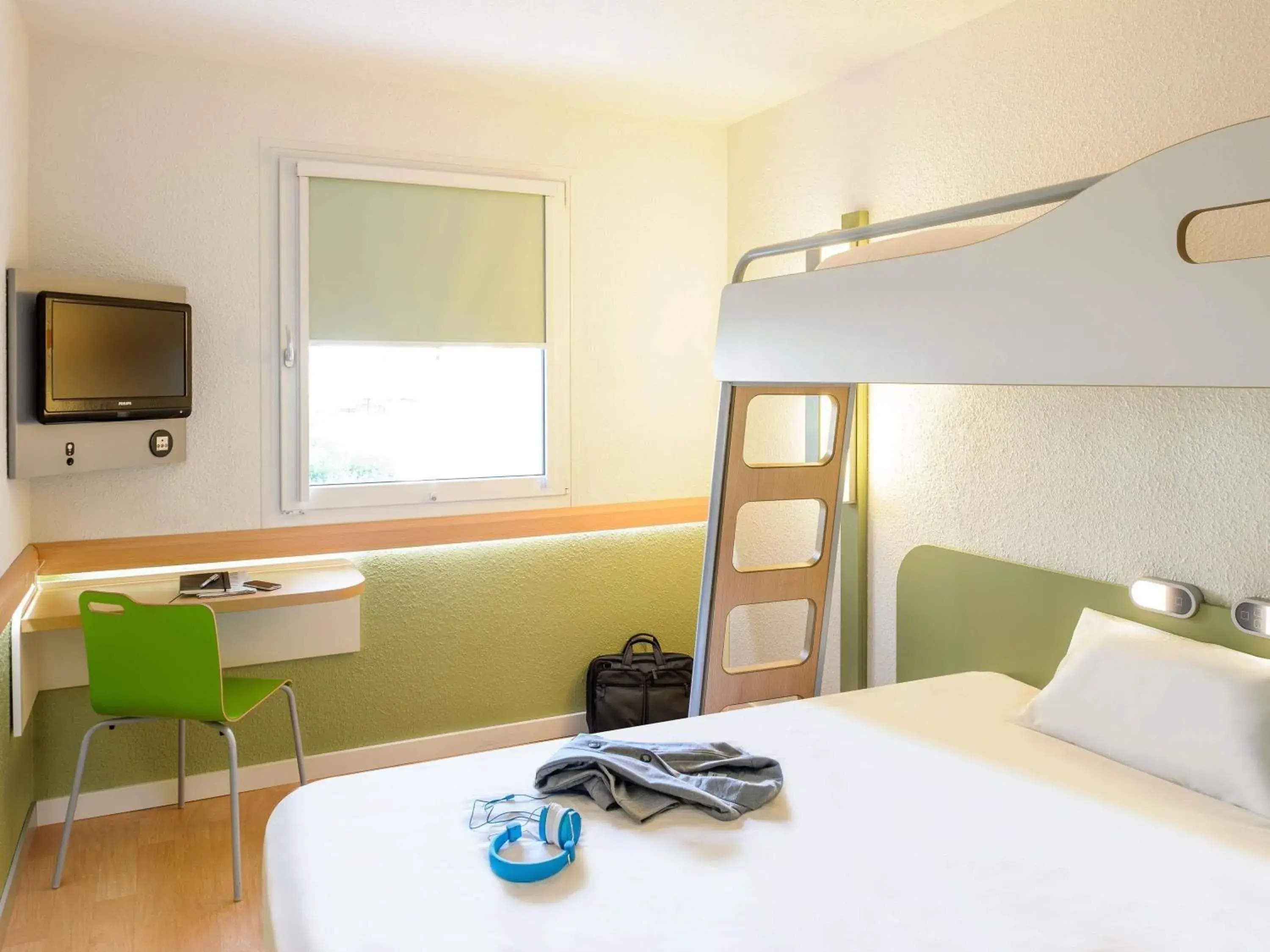 Bedroom, Bed in ibis budget Dijon Saint Apollinaire Bedroom, Bed in ibis budget Dijon Saint Apollinaire