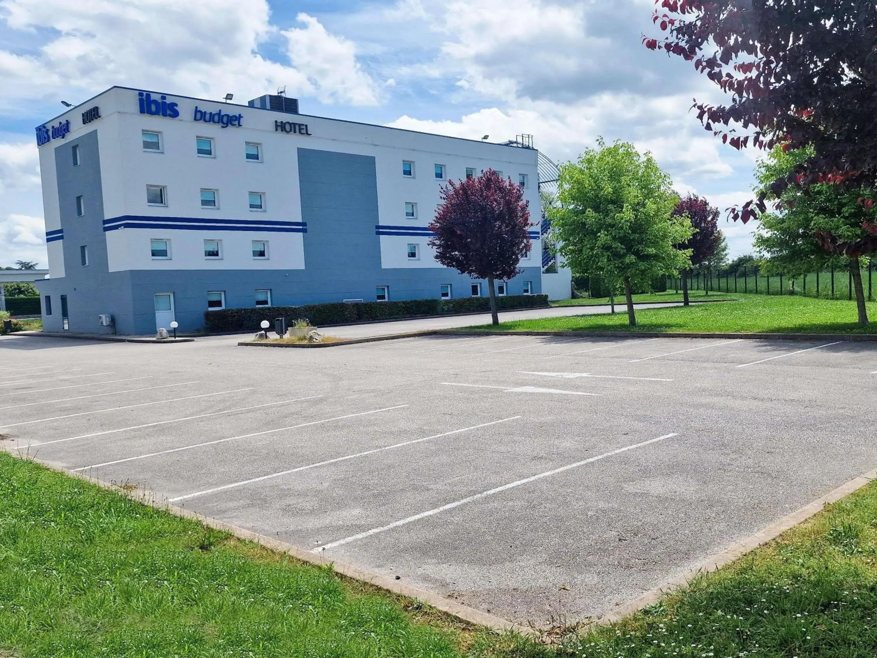 Property building in ibis budget Dijon Saint Apollinaire Property building in ibis budget Dijon Saint Apollinaire