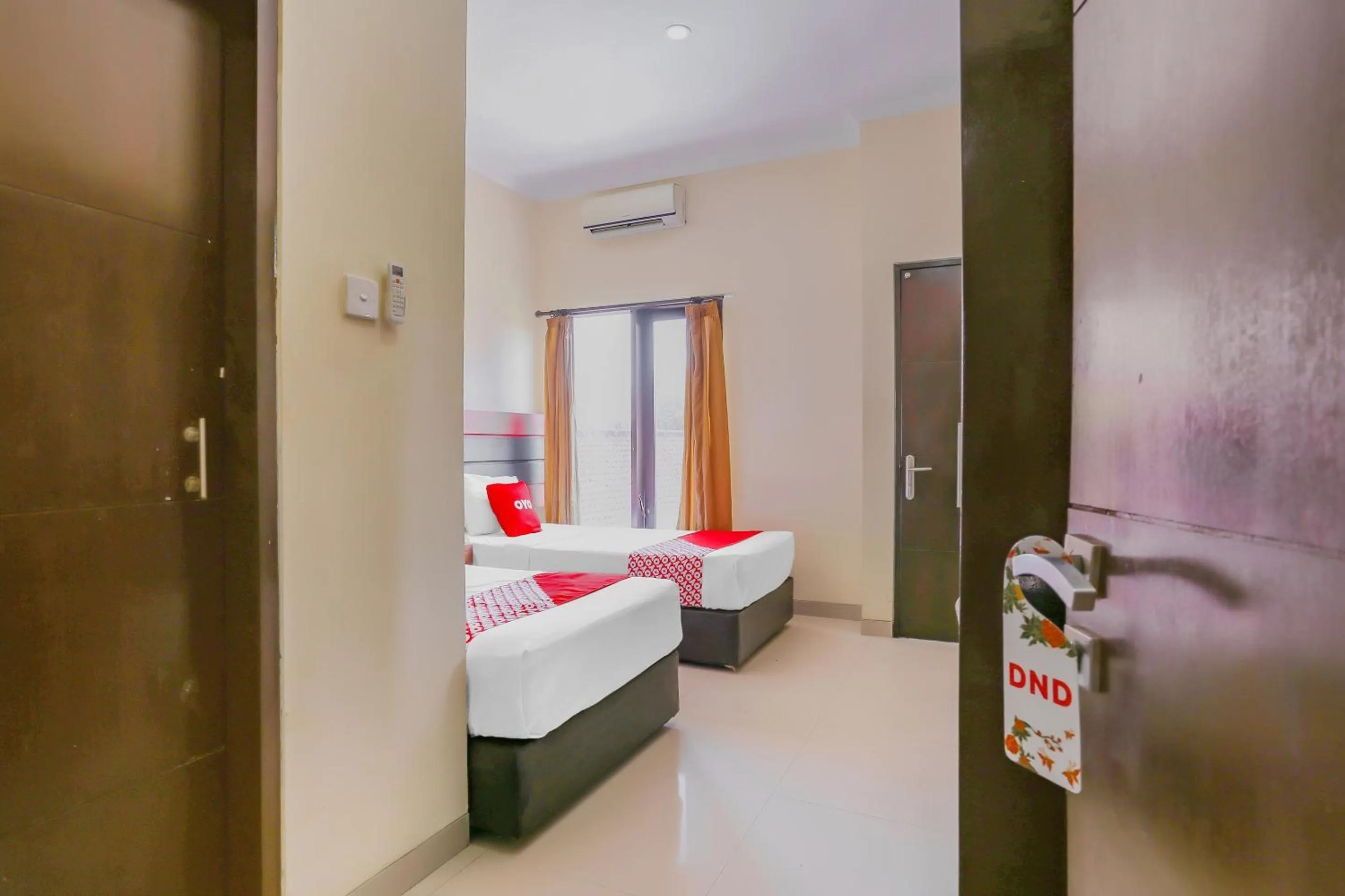 Superior Twin Room in Hotel O Ari Beach Inn