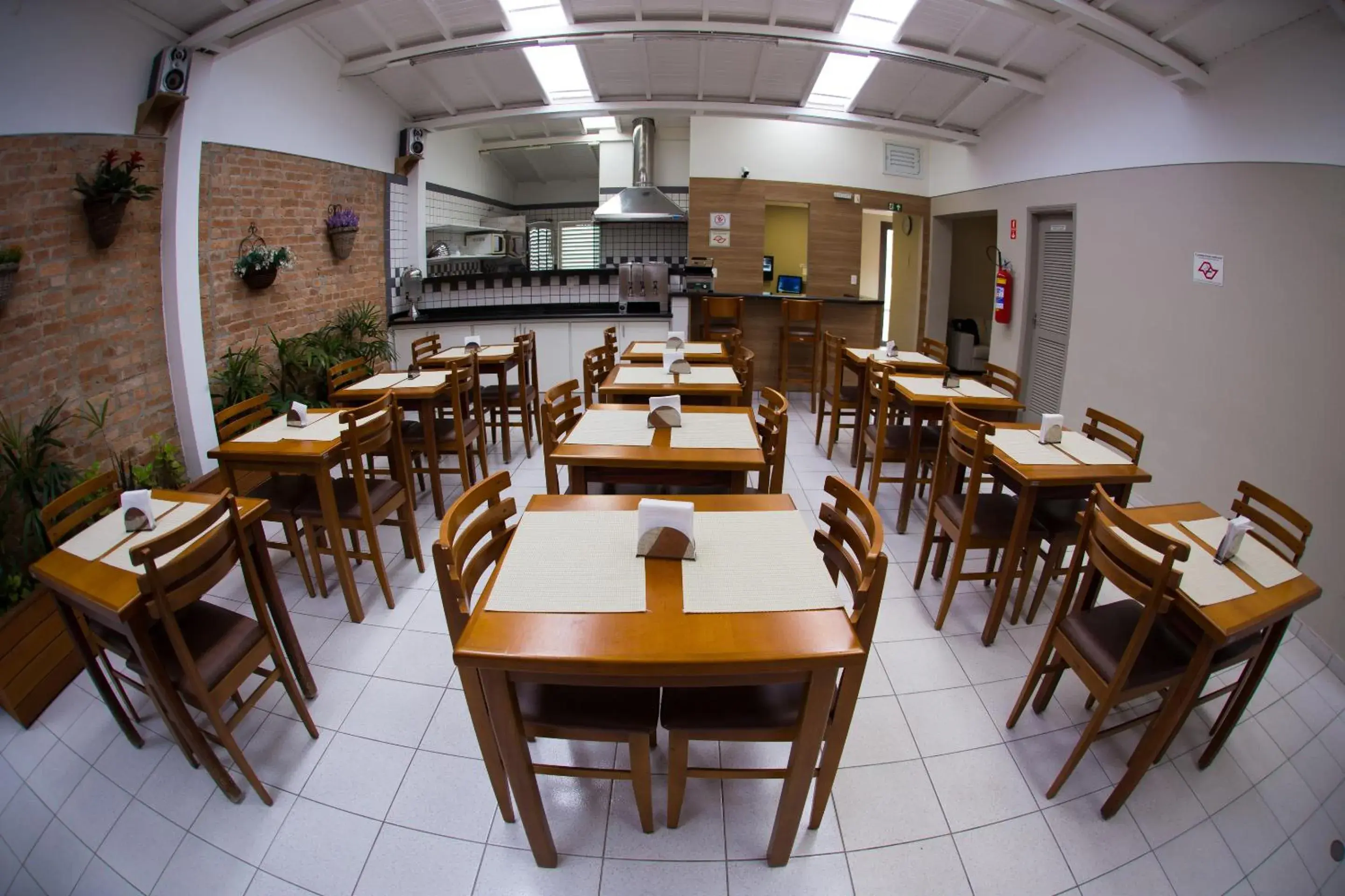Restaurant/places to eat in Hotel Esplanada Restaurant/places to eat in Hotel Esplanada