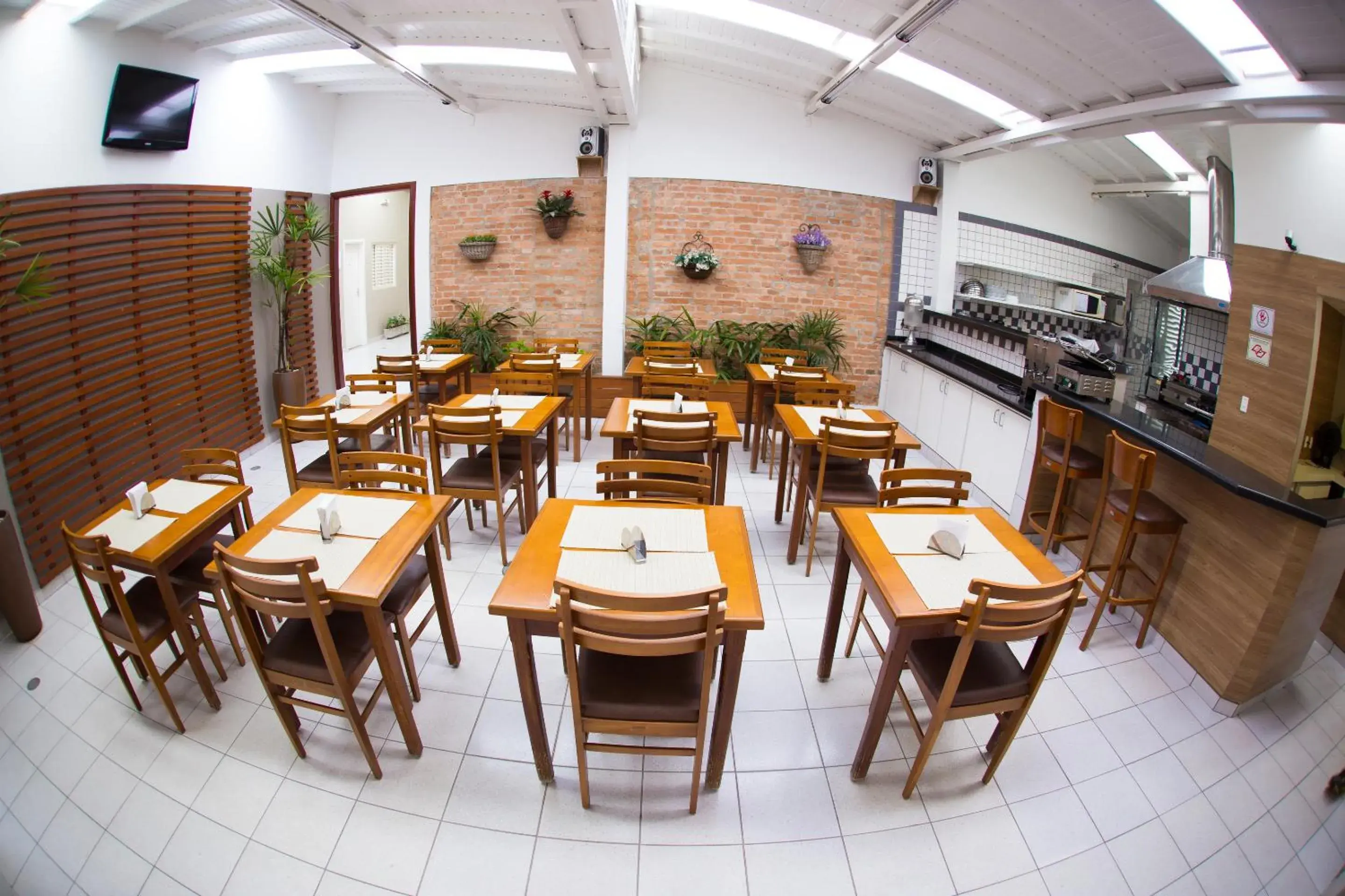 Restaurant/places to eat in Hotel Esplanada Restaurant/places to eat in Hotel Esplanada