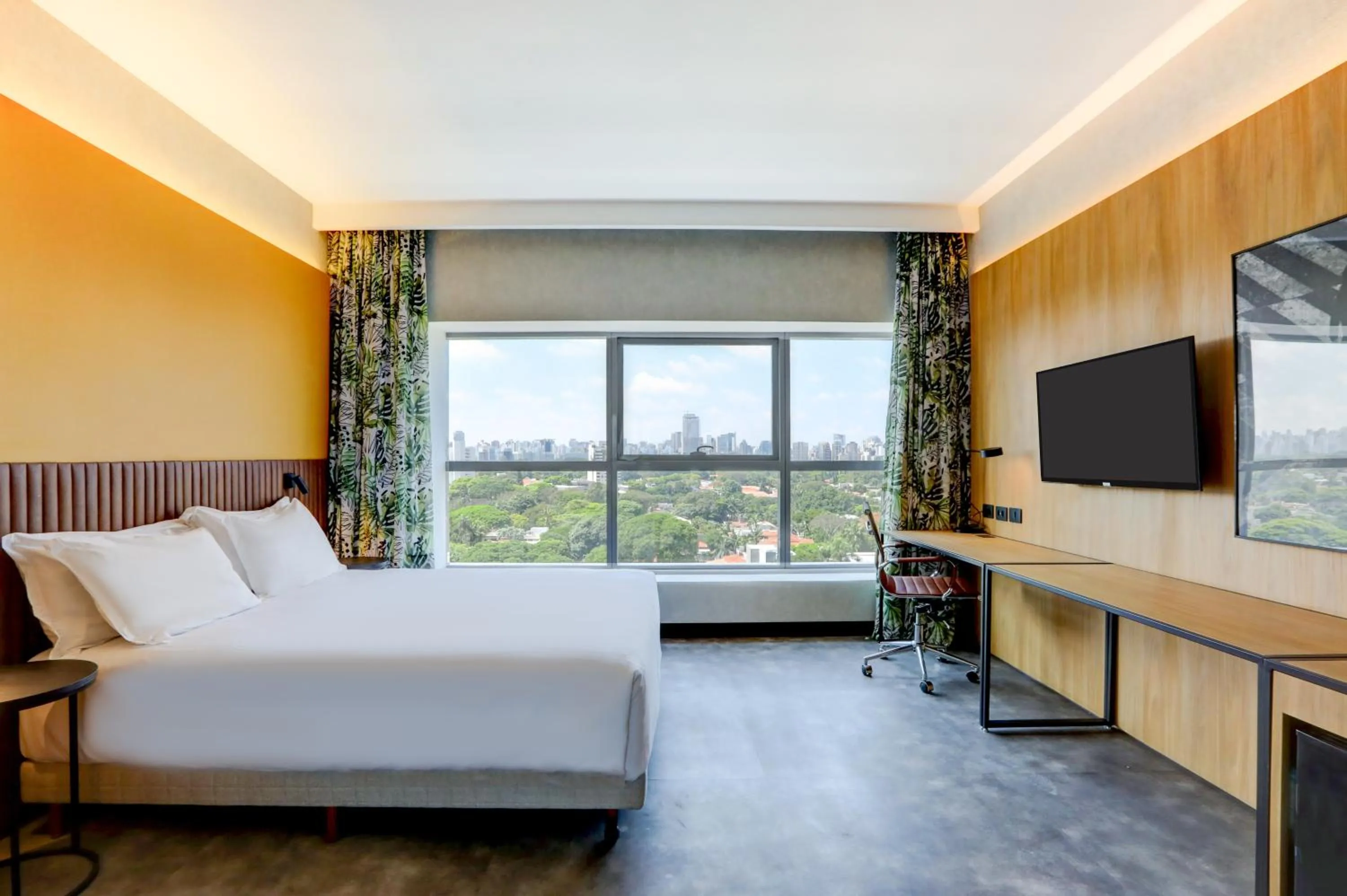 Photo of the whole room, Bed in Hilton Garden Inn Rebouças