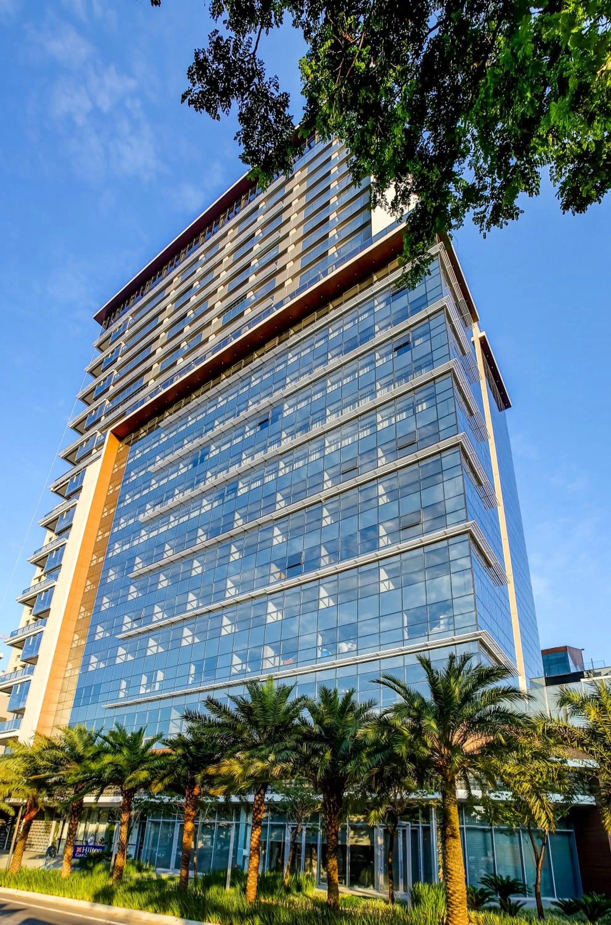 Property building in Hilton Garden Inn Rebouças
