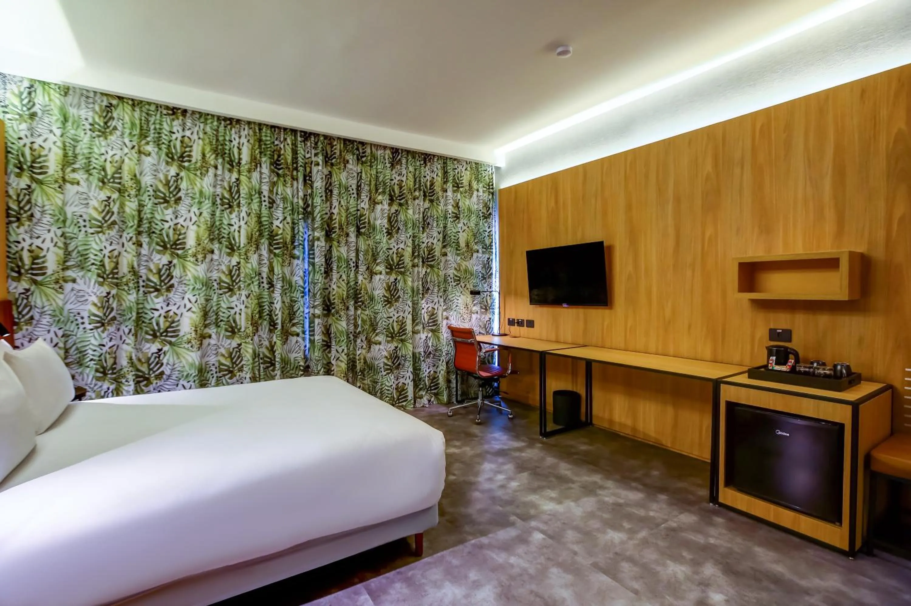 Bedroom, Bed in Hilton Garden Inn Rebouças