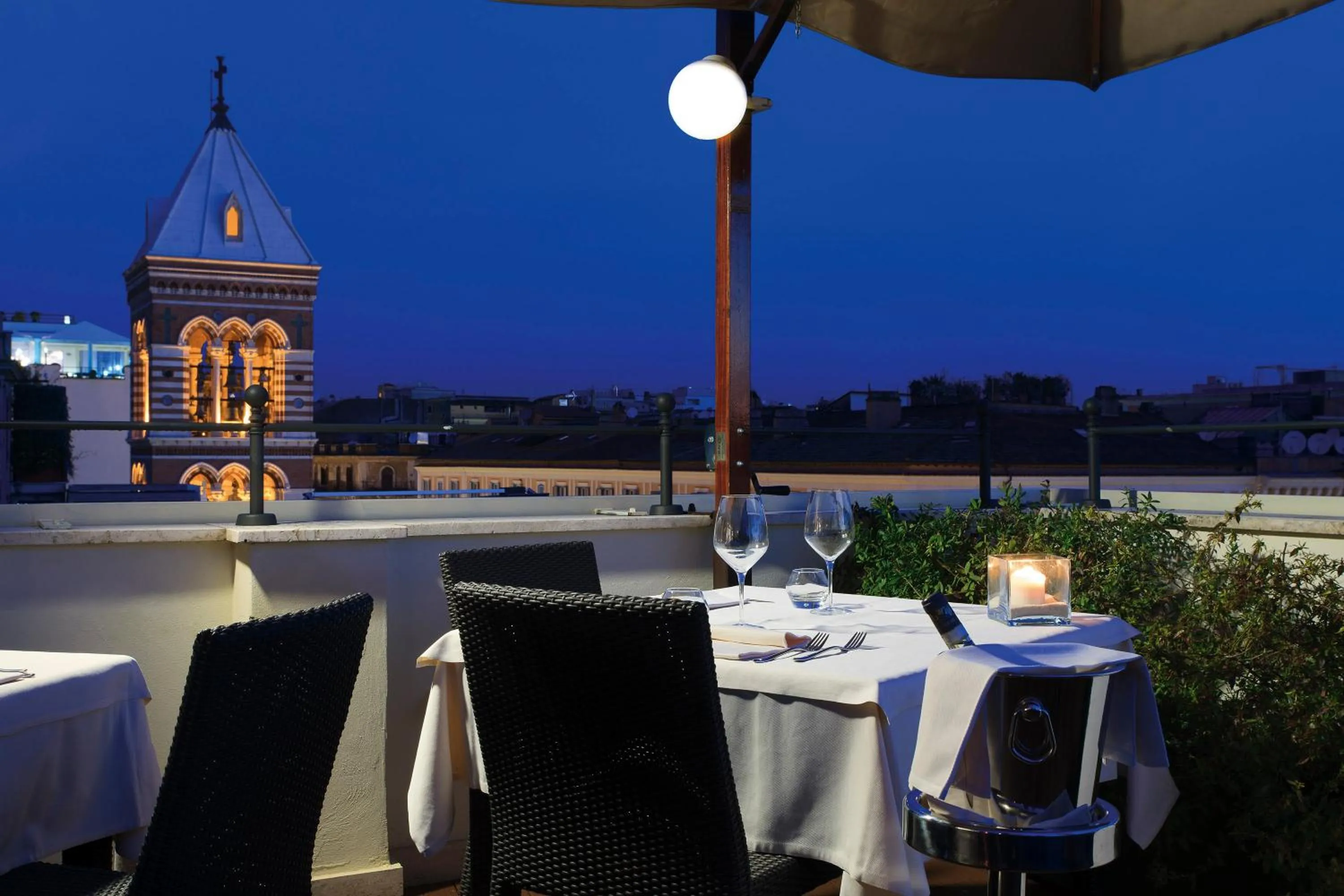 Restaurant/places to eat in Hotel Artemide