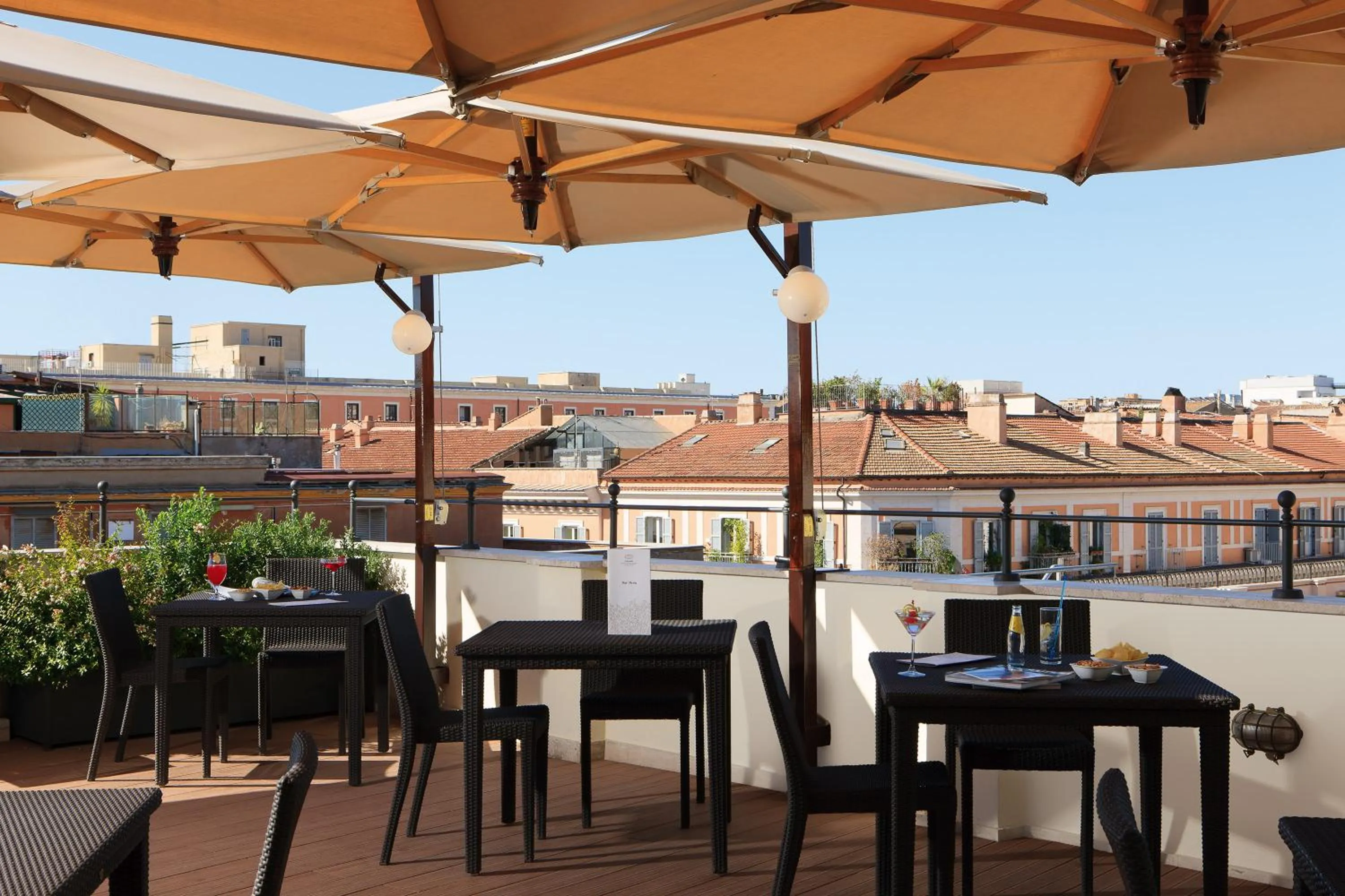 Restaurant/places to eat in Hotel Artemide
