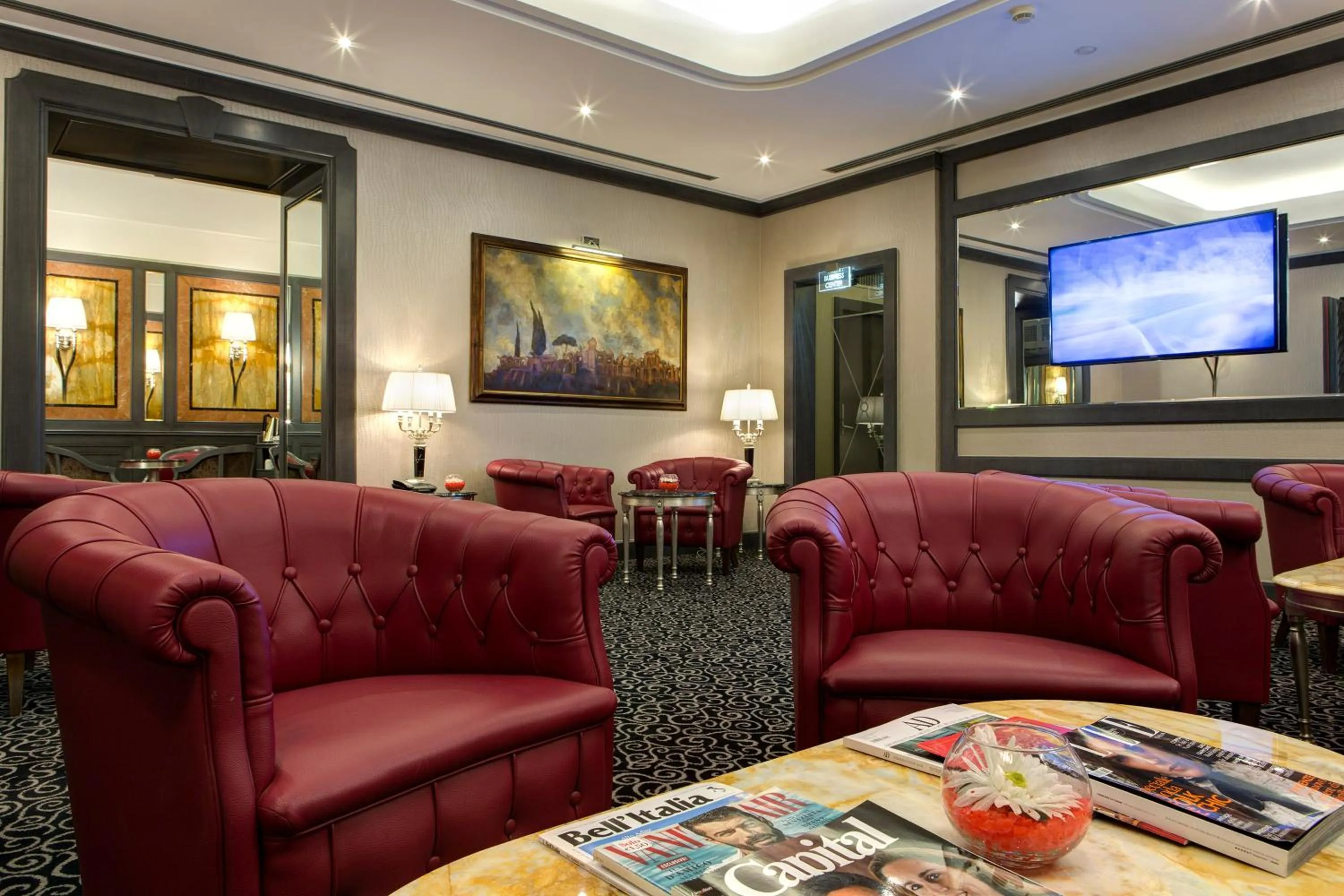 Communal lounge/ TV room in Hotel Artemide