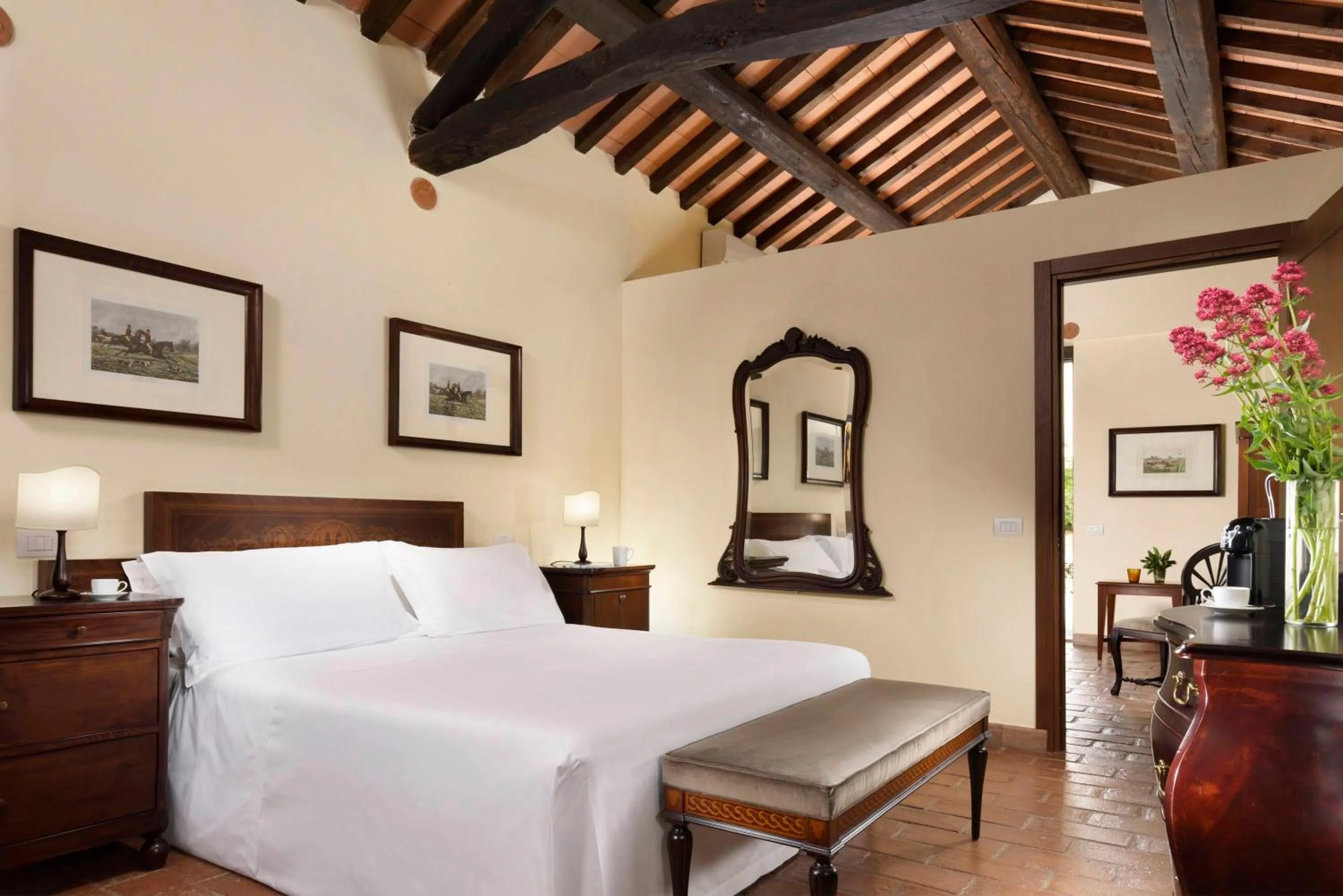 Bedroom, Bed in Relais Villa Monte Solare Wellness & SPA