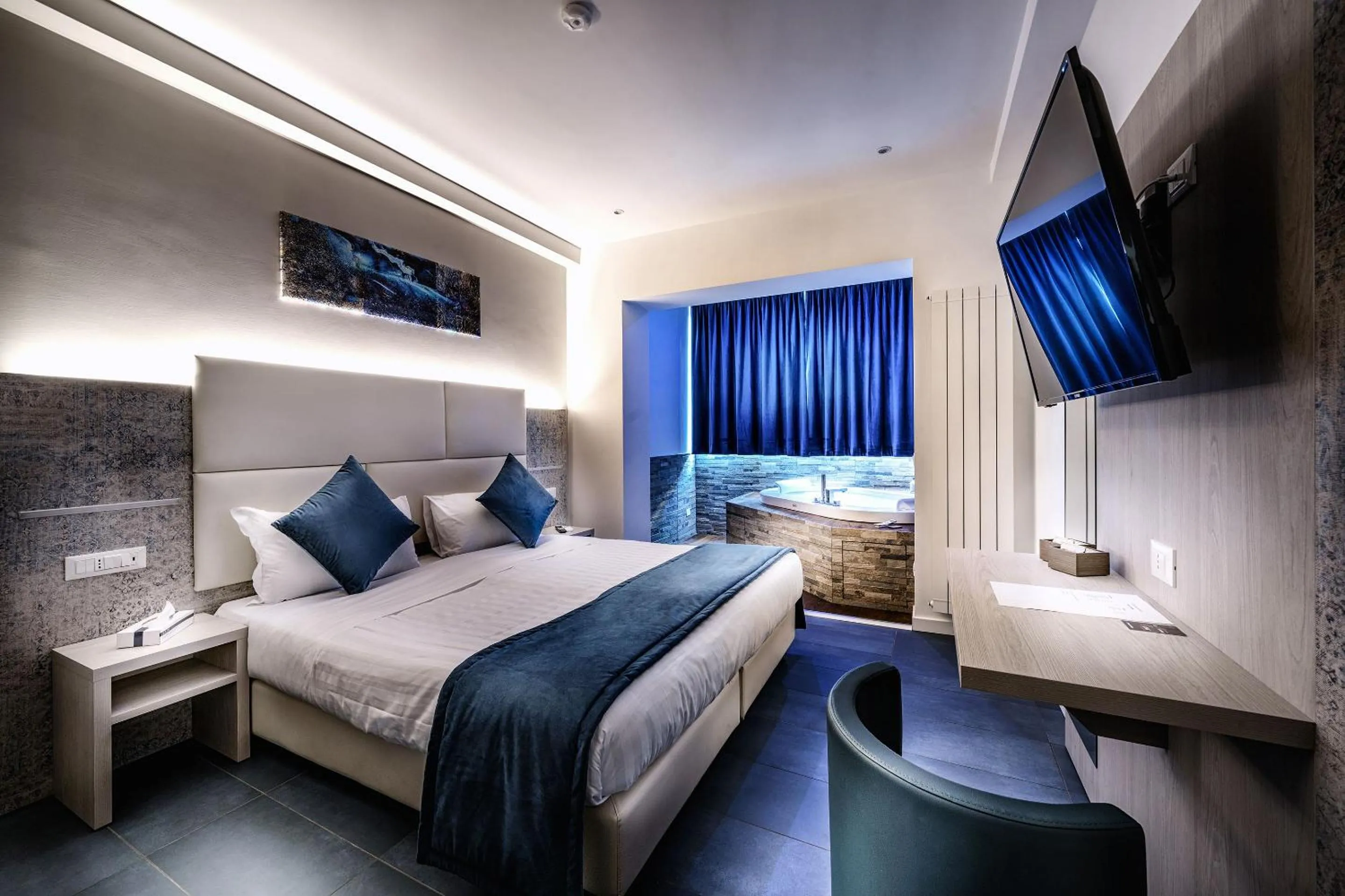 Deluxe Double or Twin Room in Suite Blue Style
