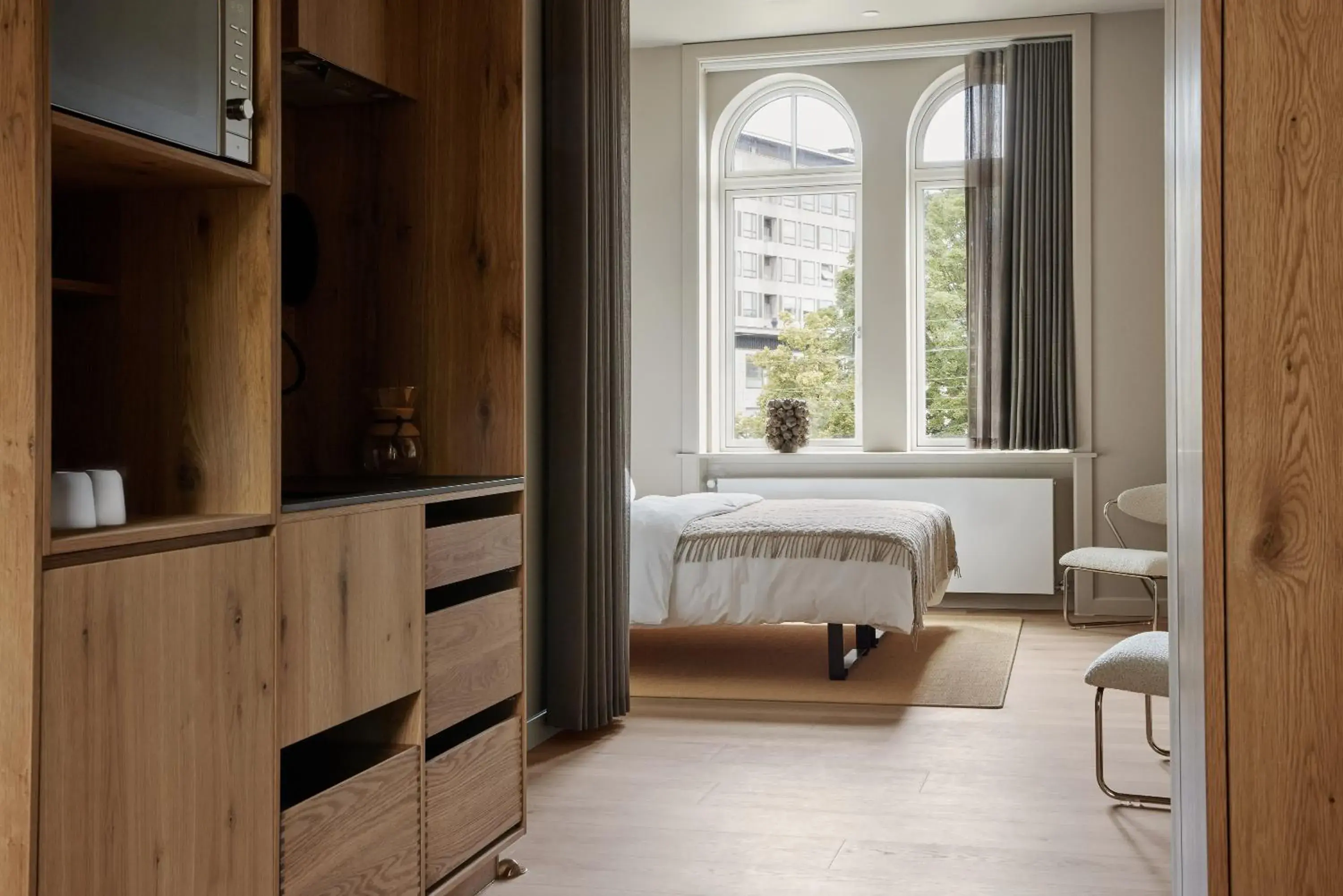Kitchen or kitchenette, Bed in Apartments by Brøchner Hotels Kitchen or kitchenette, Bed in Apartments by Brøchner Hotels