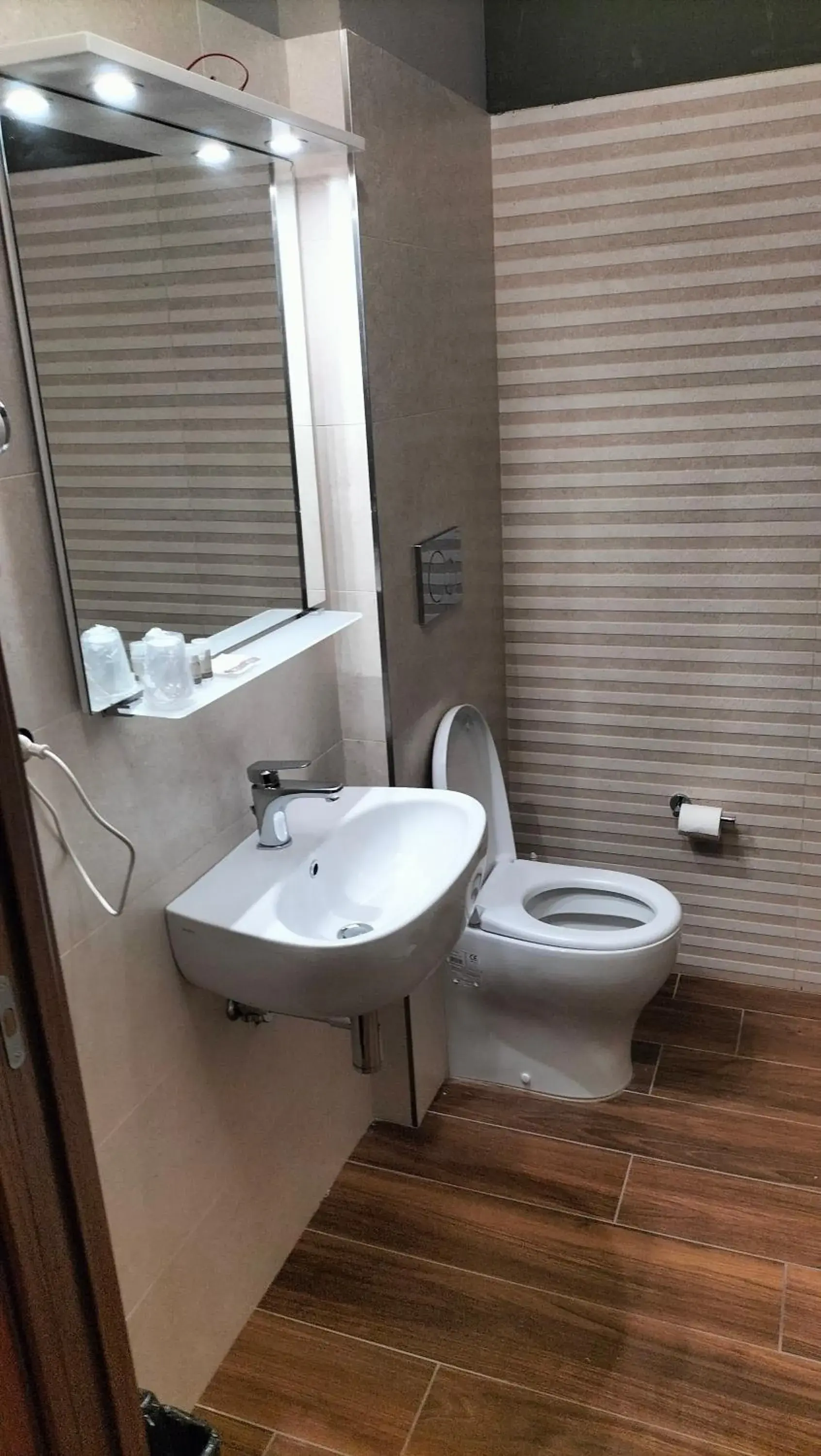 Bathroom in Hotel La Meridiana Bathroom in Hotel La Meridiana