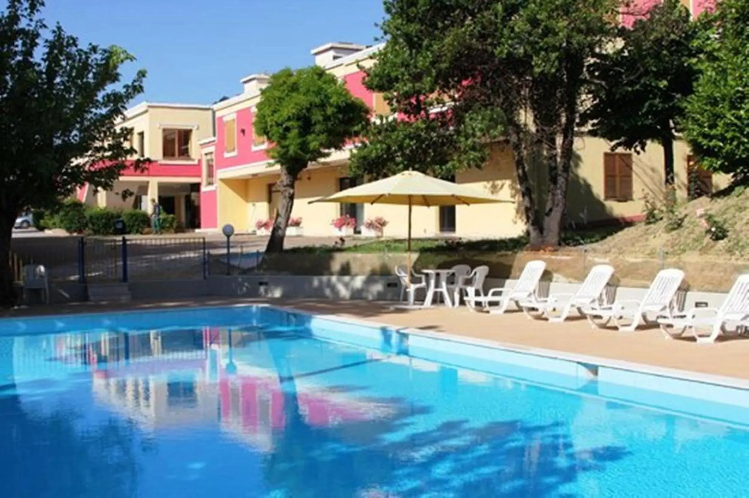 Swimming pool in Hotel La Meridiana Swimming pool in Hotel La Meridiana