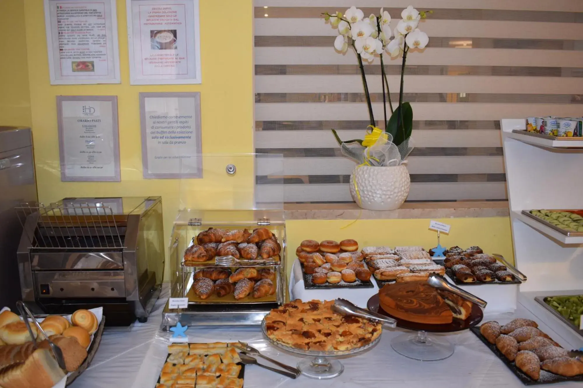 Restaurant/places to eat in Hotel Doria Restaurant/places to eat in Hotel Doria