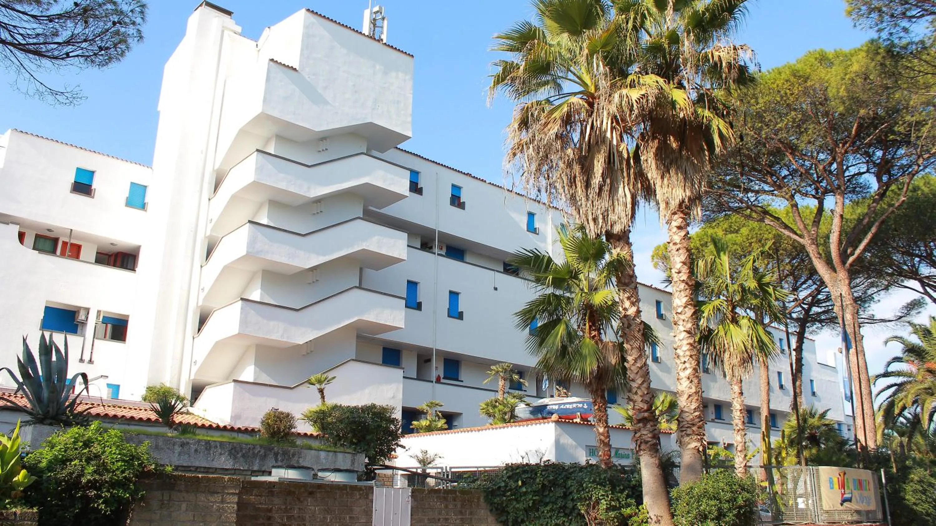 Marina Club Hotel