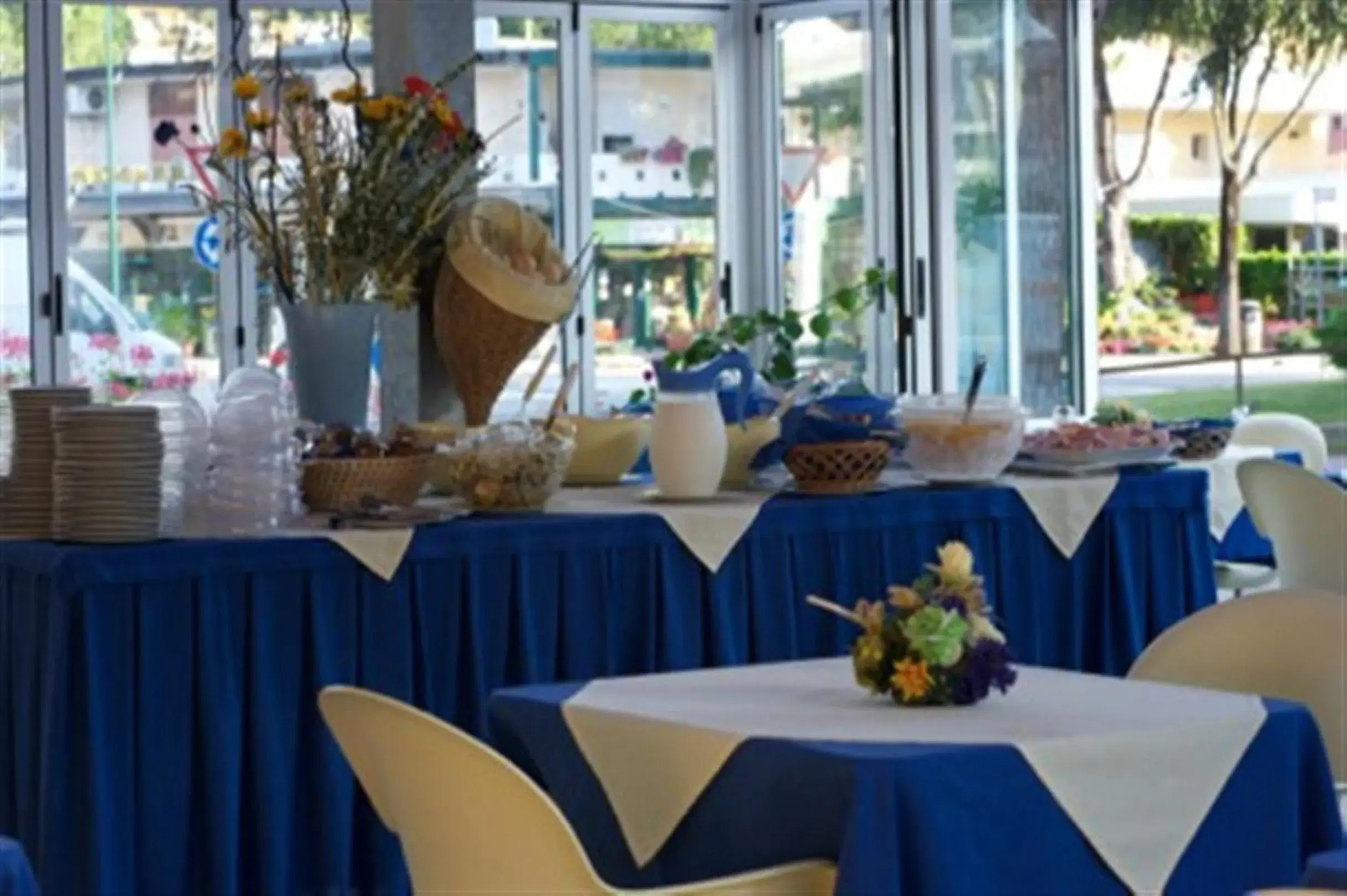 Restaurant/places to eat in Hotel Minerva Restaurant/places to eat in Hotel Minerva