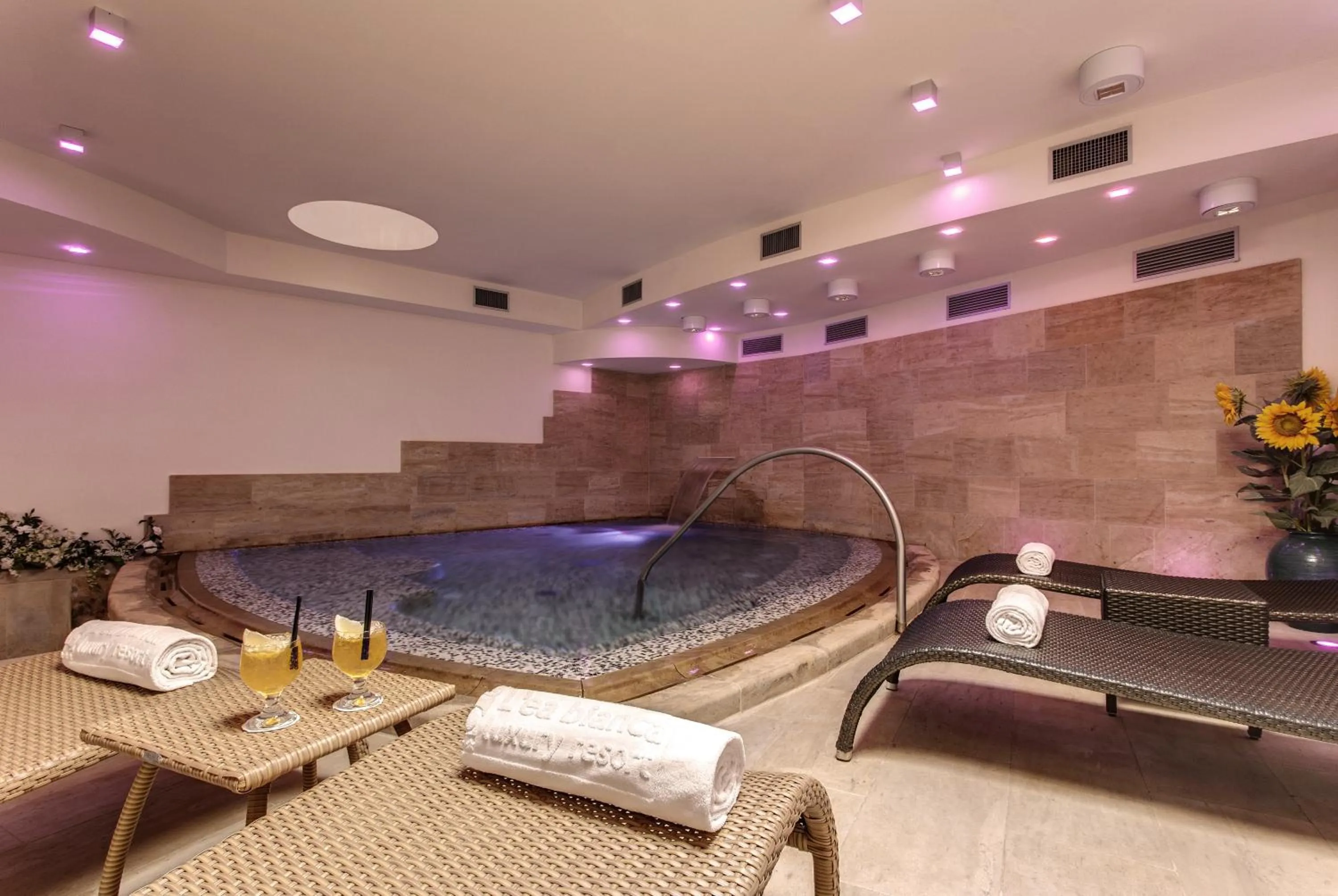 Hot Tub in L'Ea Bianca Luxury Resort