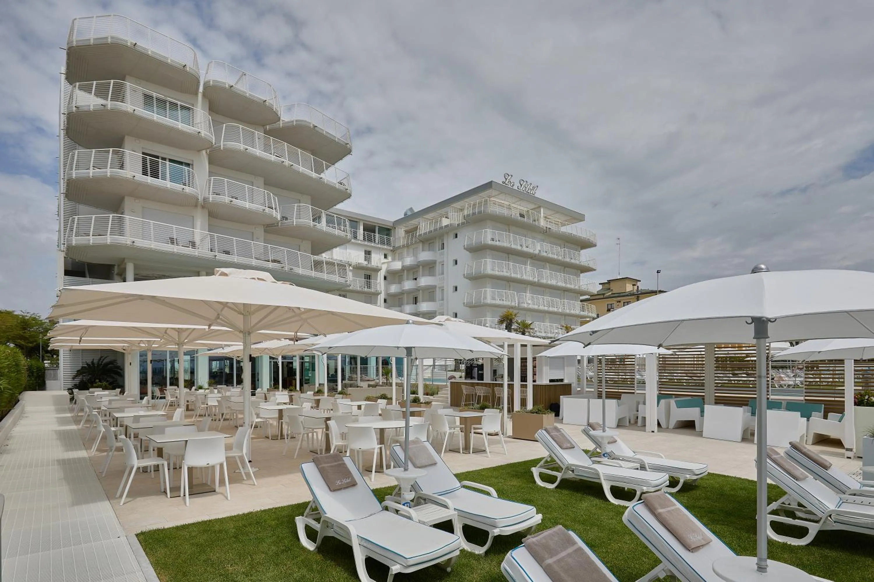 Restaurant/places to eat in Hotel Le Soleil