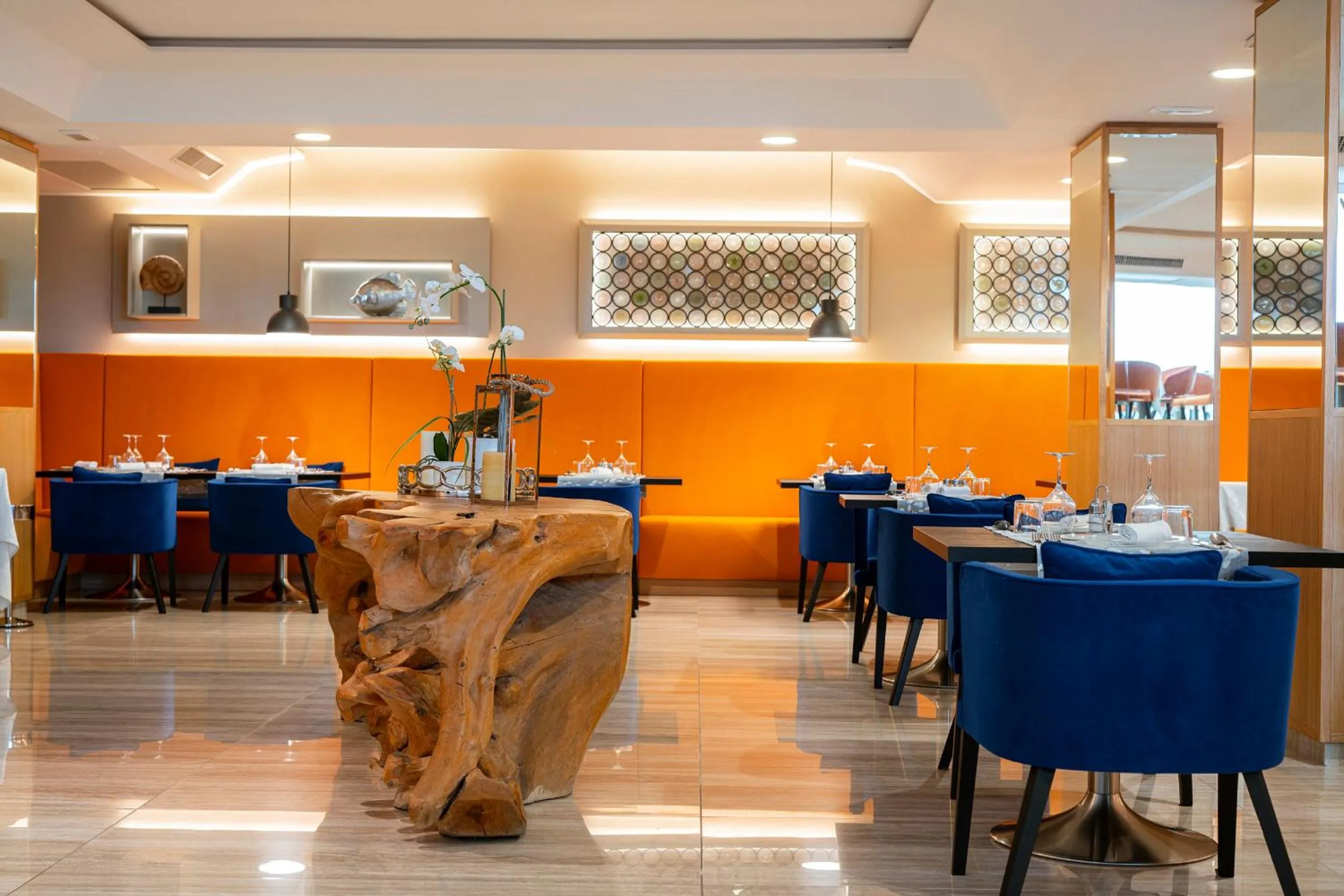 Restaurant/places to eat in Hotel Le Soleil