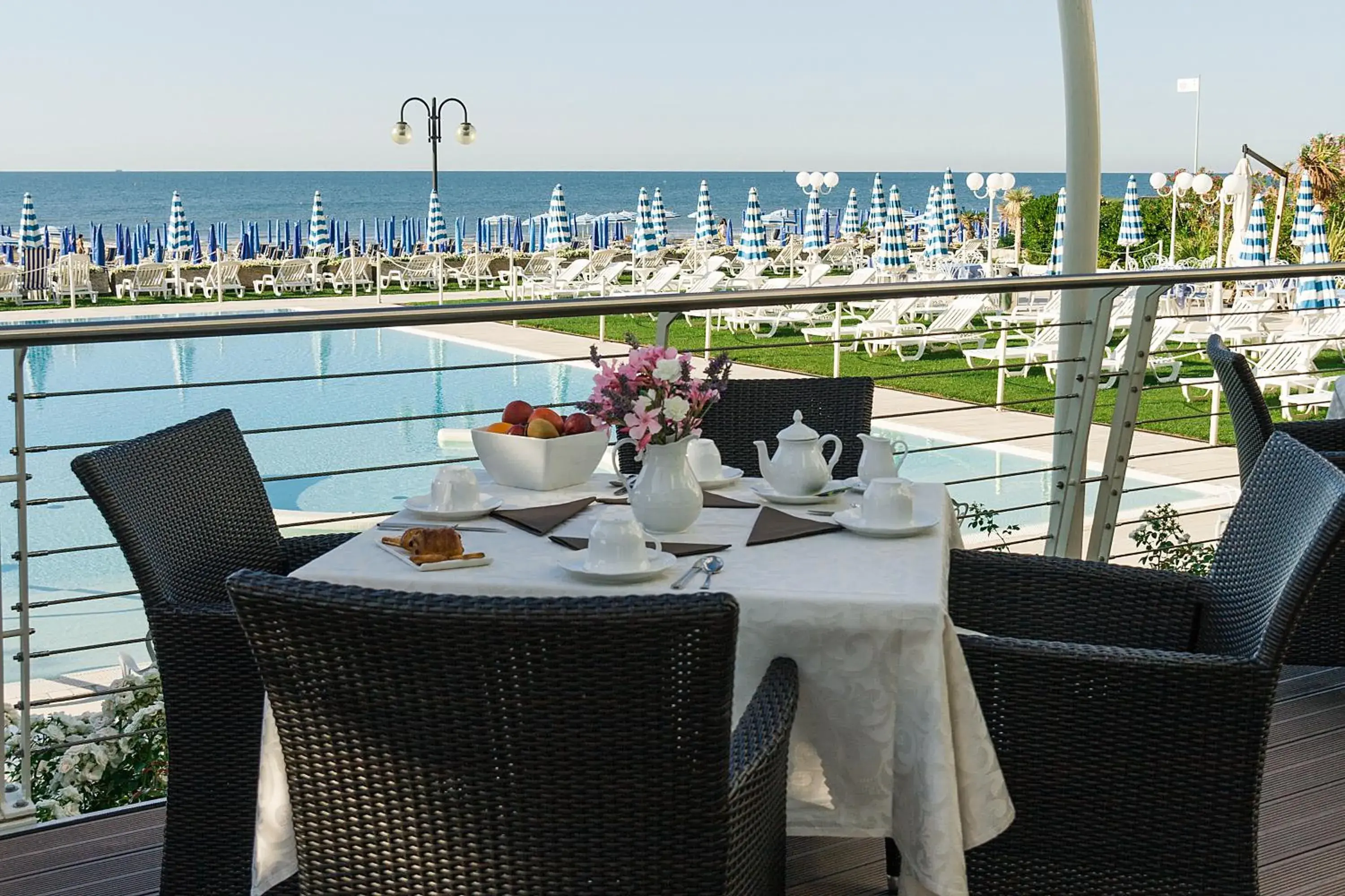 Restaurant/places to eat in Hotel Le Soleil Restaurant/places to eat in Hotel Le Soleil