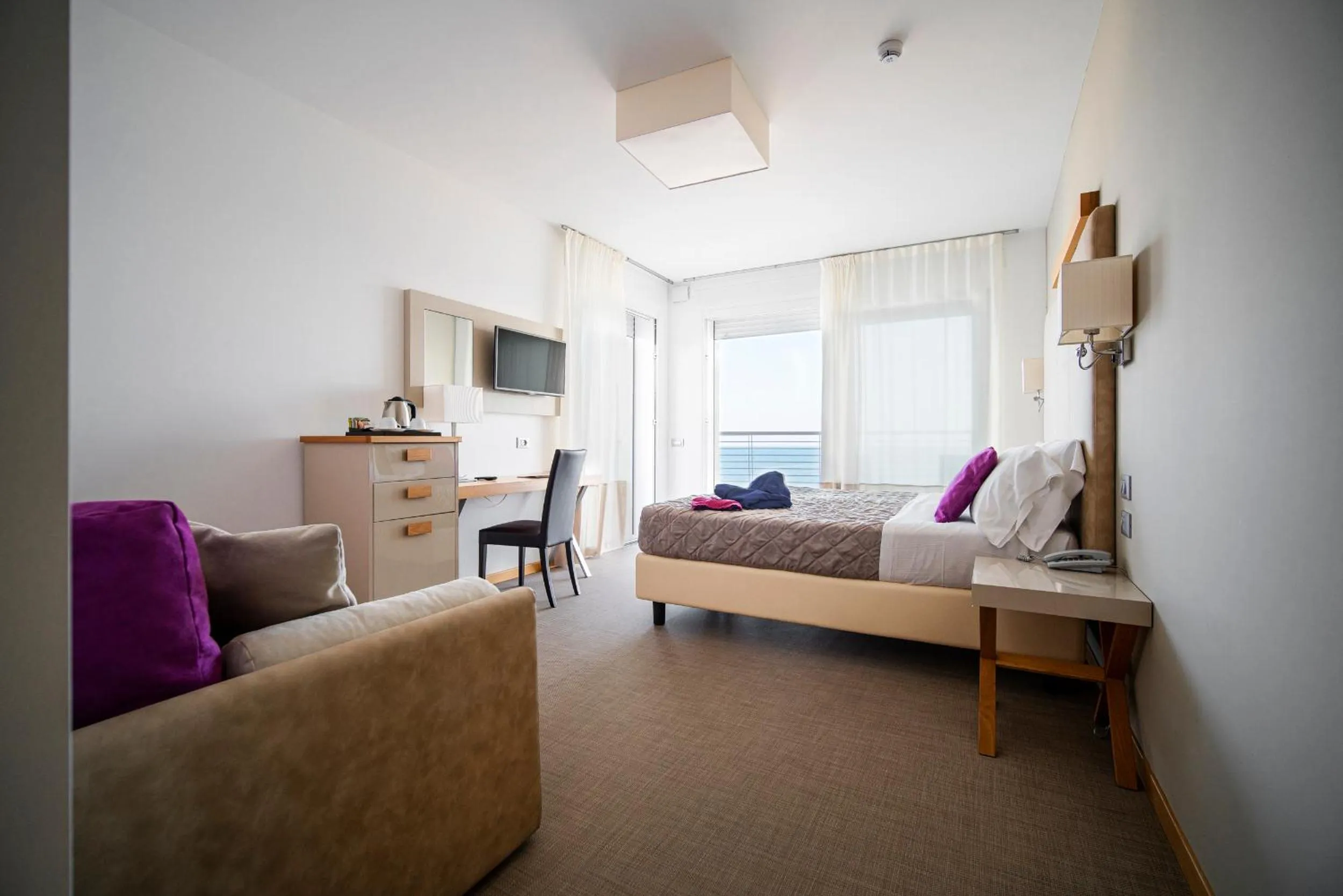 Bedroom, Bed in Hotel Le Soleil