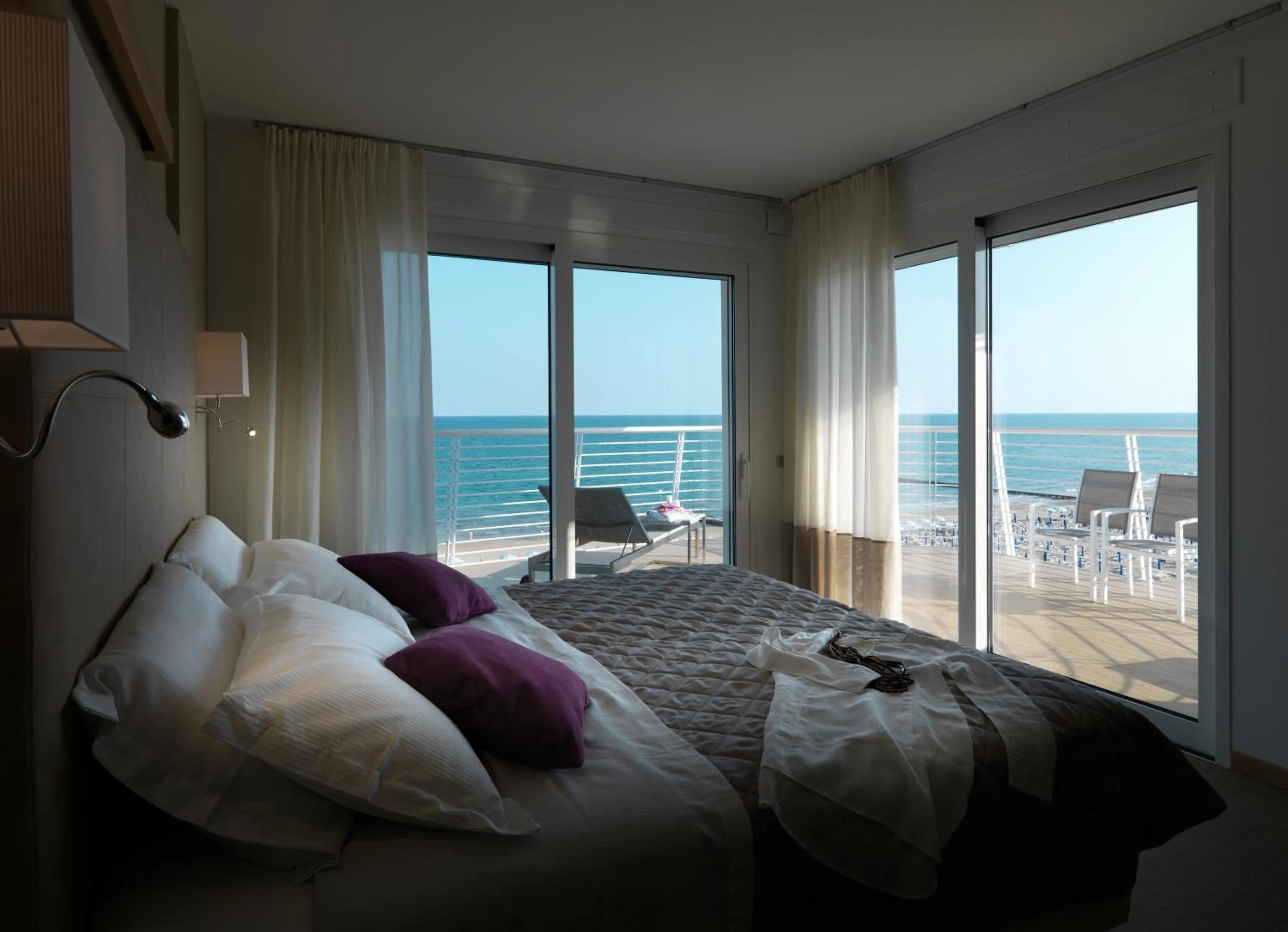 Bedroom, Bed in Hotel Le Soleil