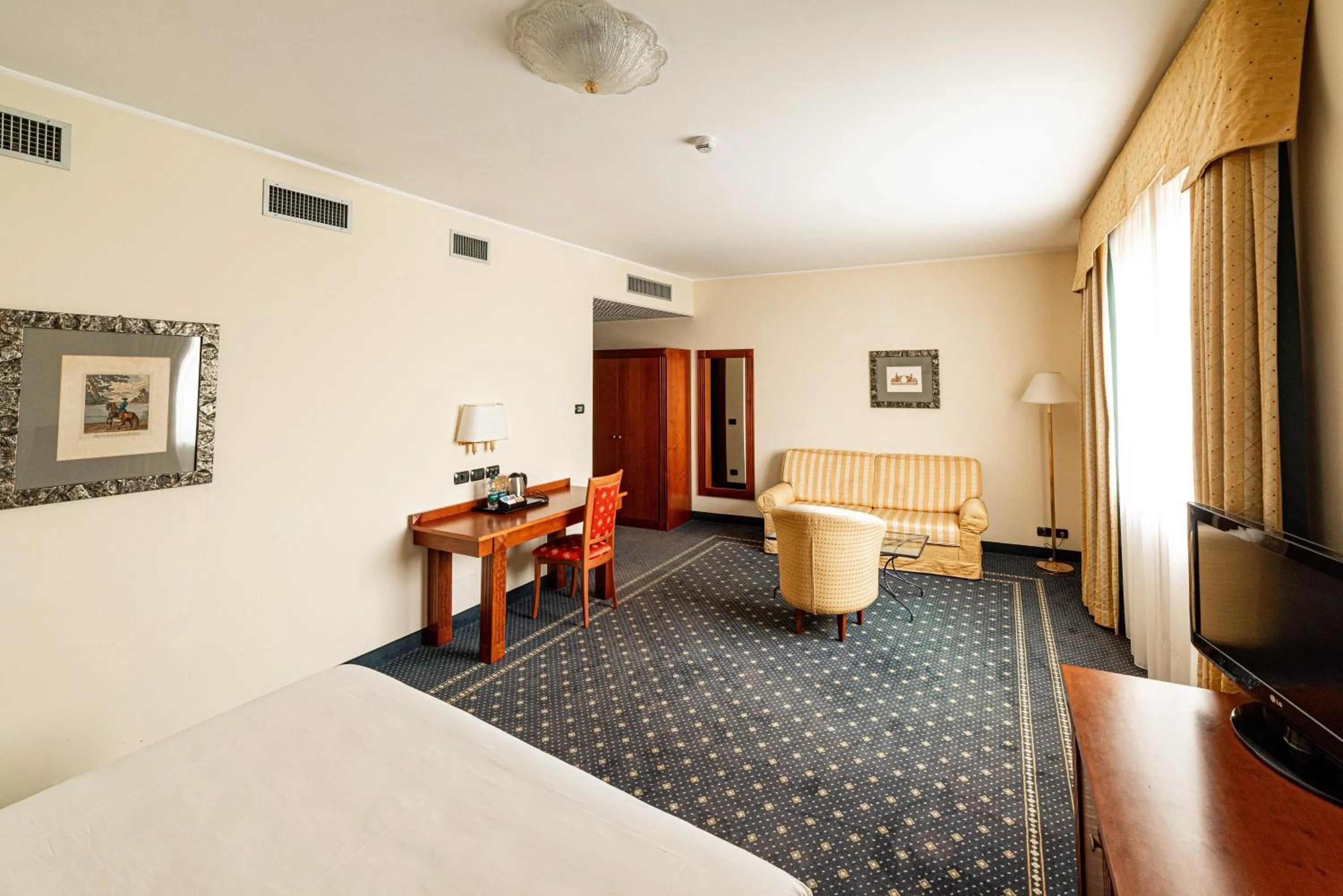 Deluxe Room in Phi Hotel Cavalieri