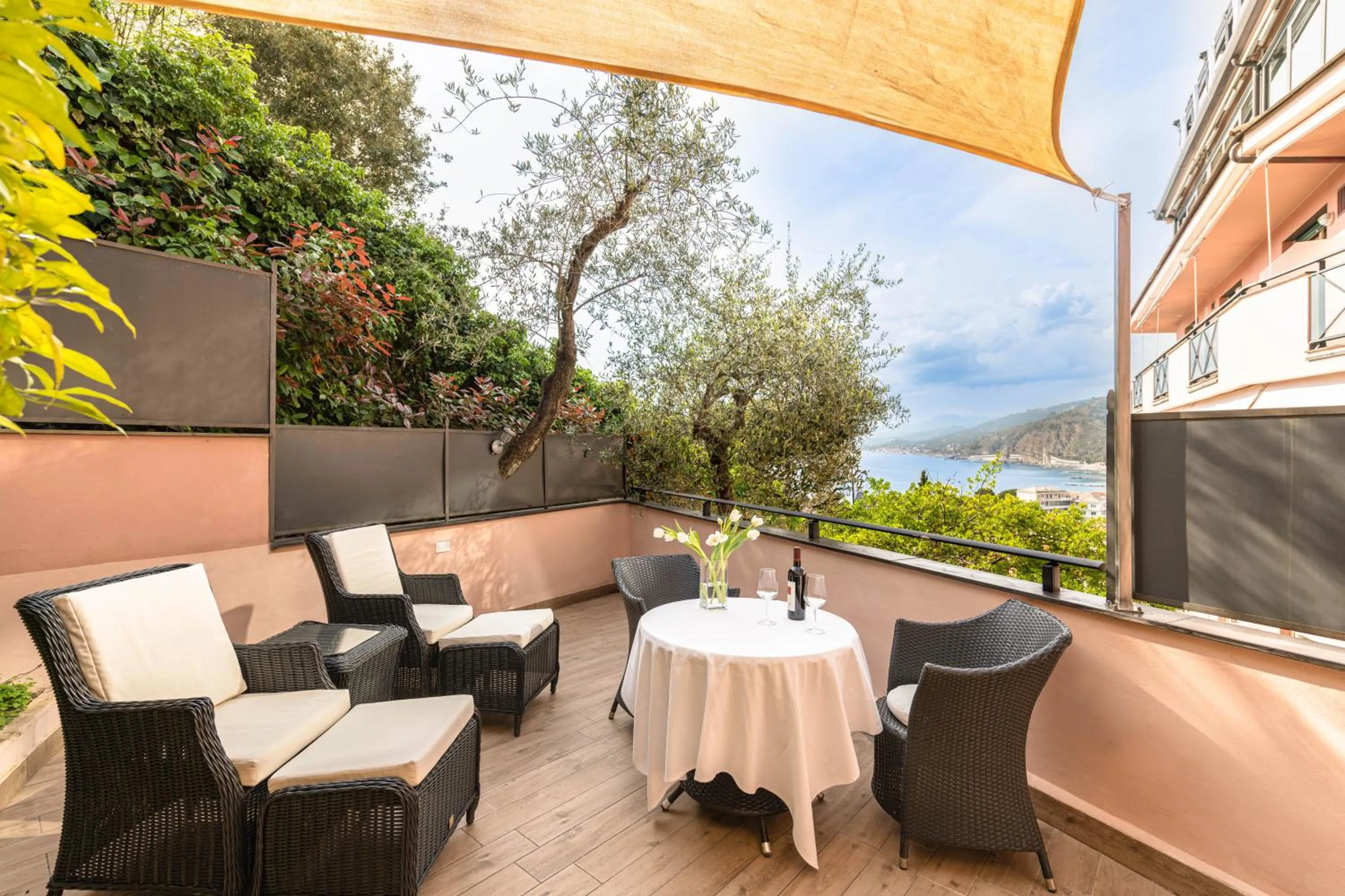 Patio in Hotel Vis à Vis