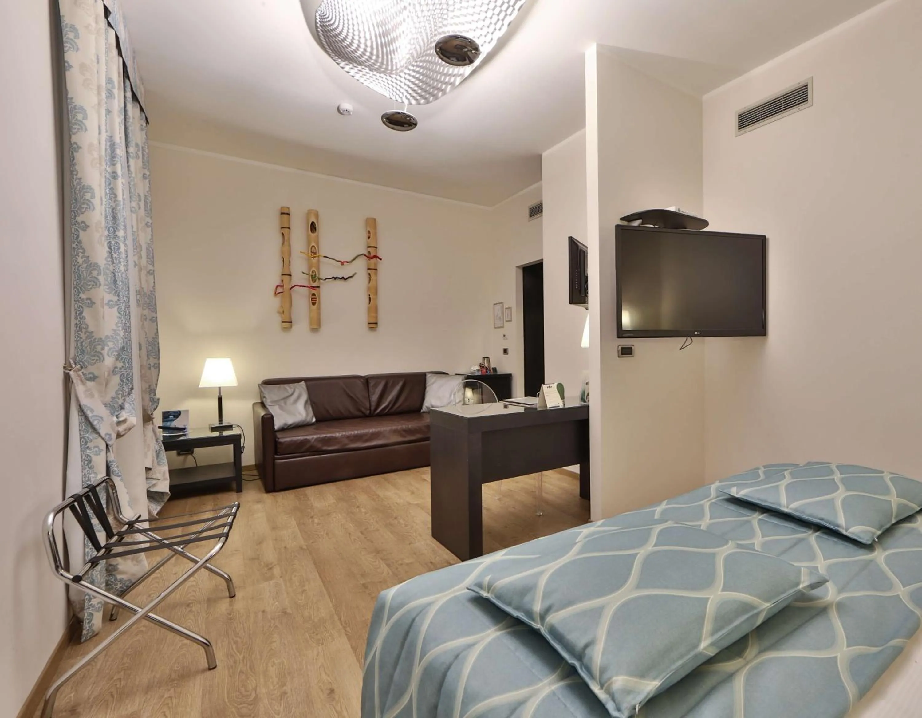 People, Bed in Best Western Plus Hotel Genova