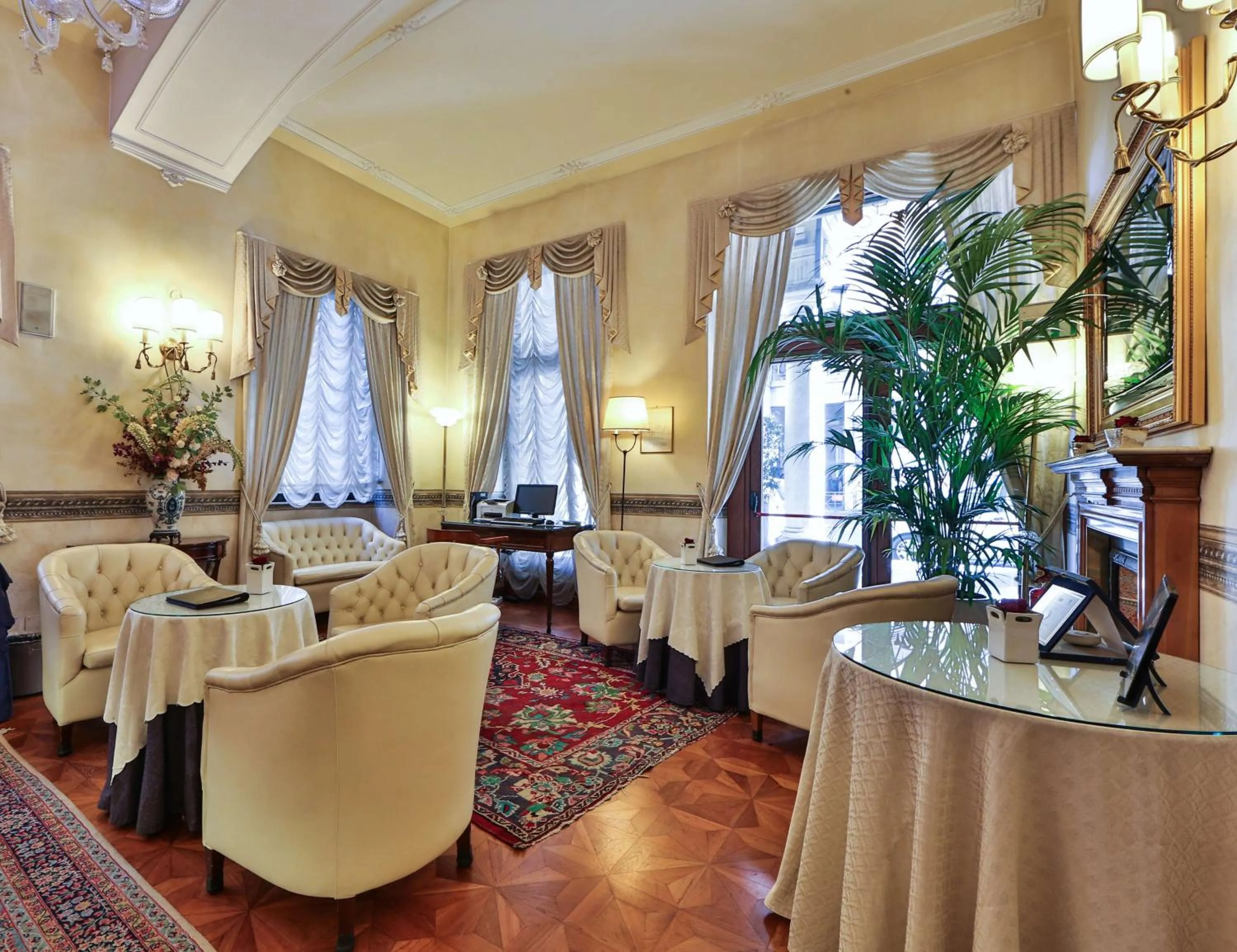 People in Best Western Plus Hotel Genova