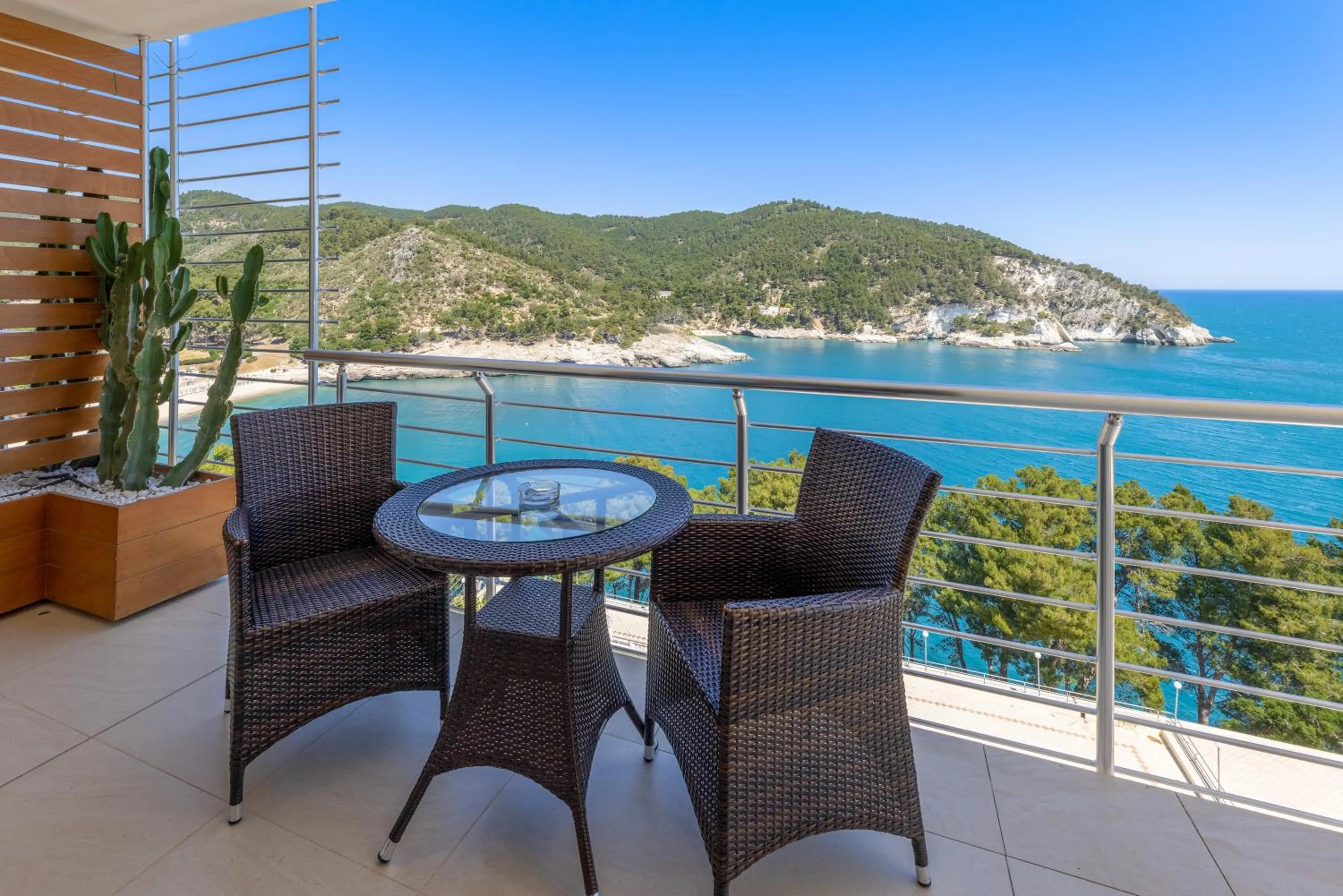 Quadruple Room with Sea View in Pugnochiuso Resort Hotel del Faro