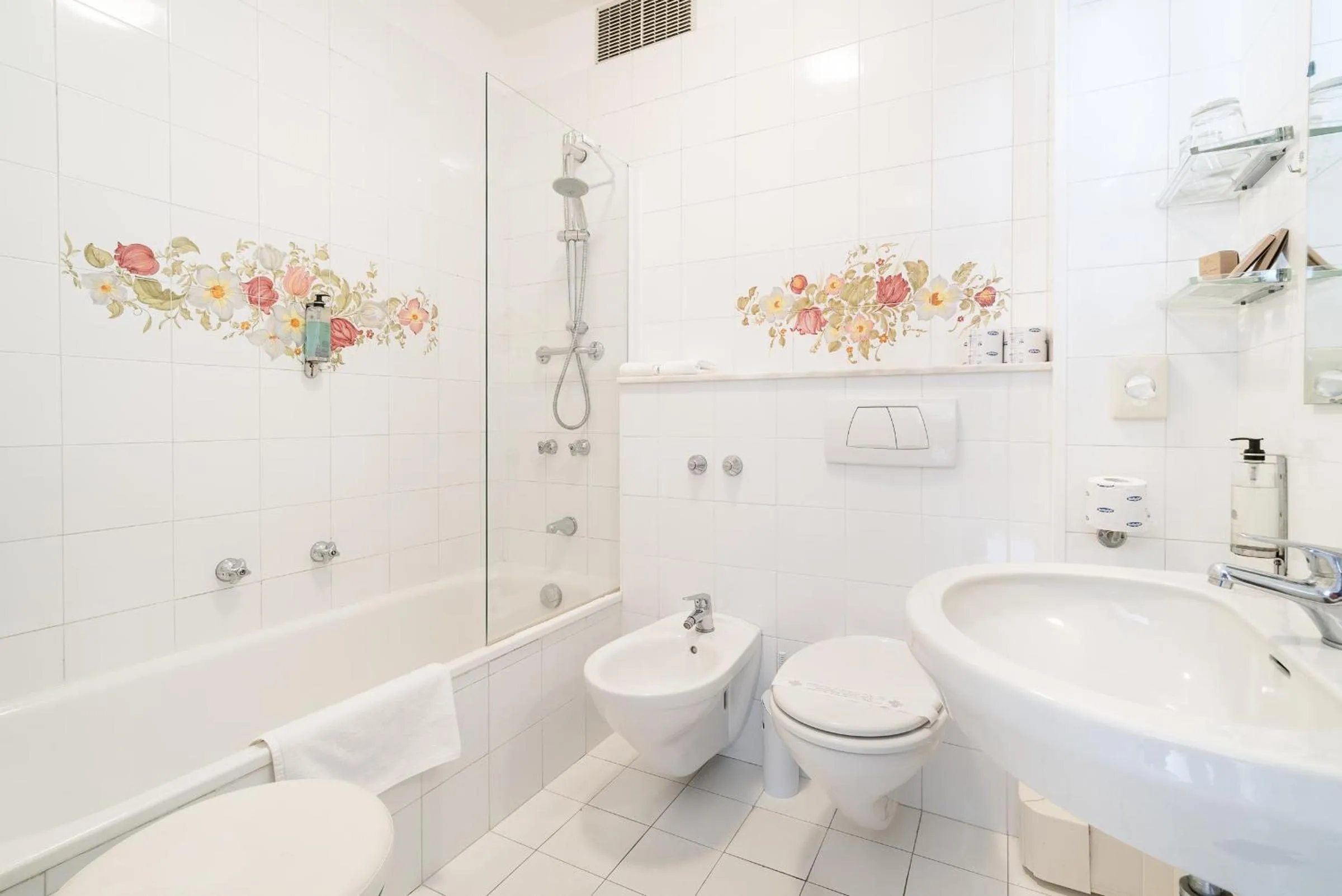 Bathroom in Grand Hotel Don Juan