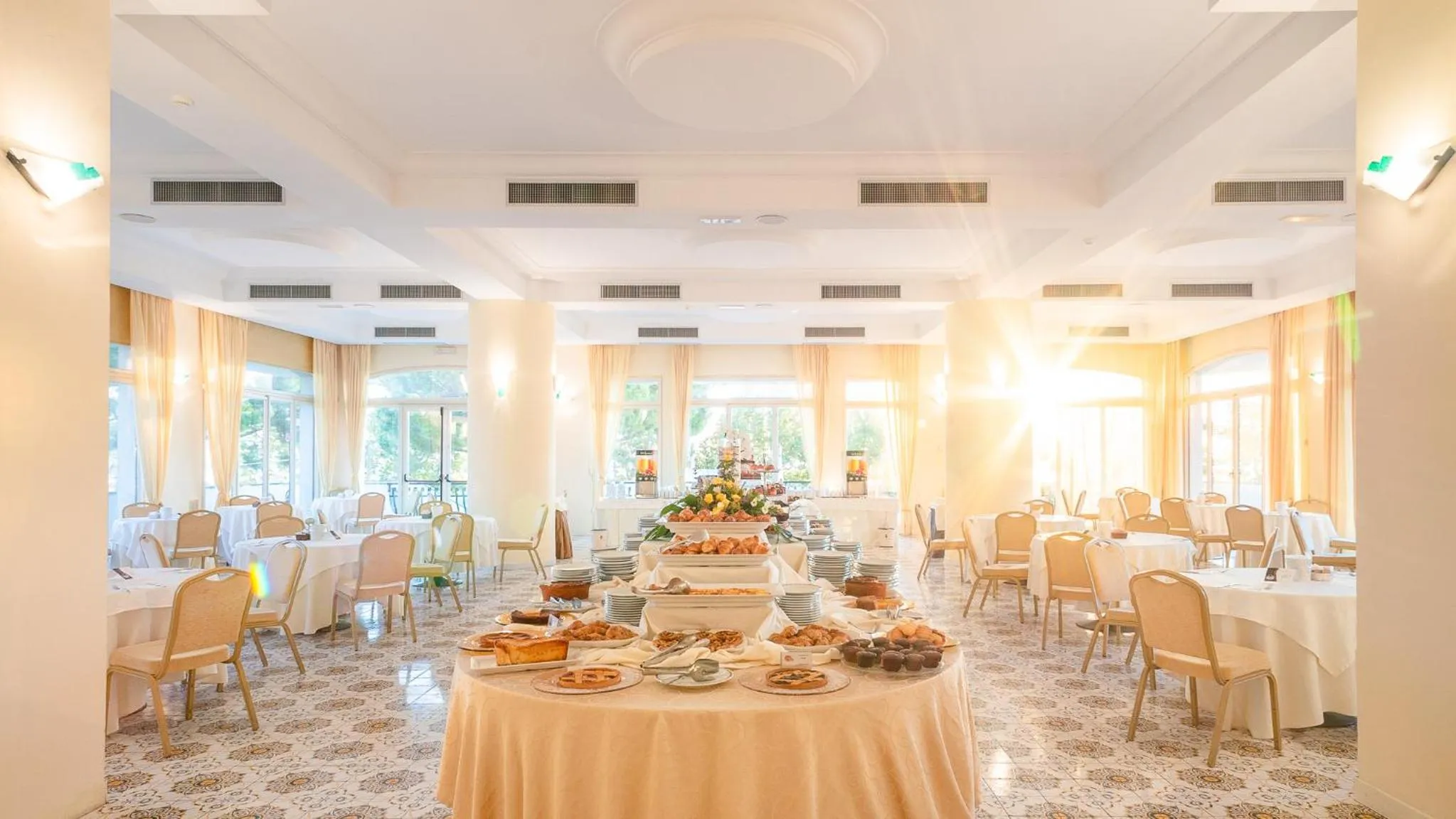 Restaurant/places to eat in Grand Hotel Don Juan