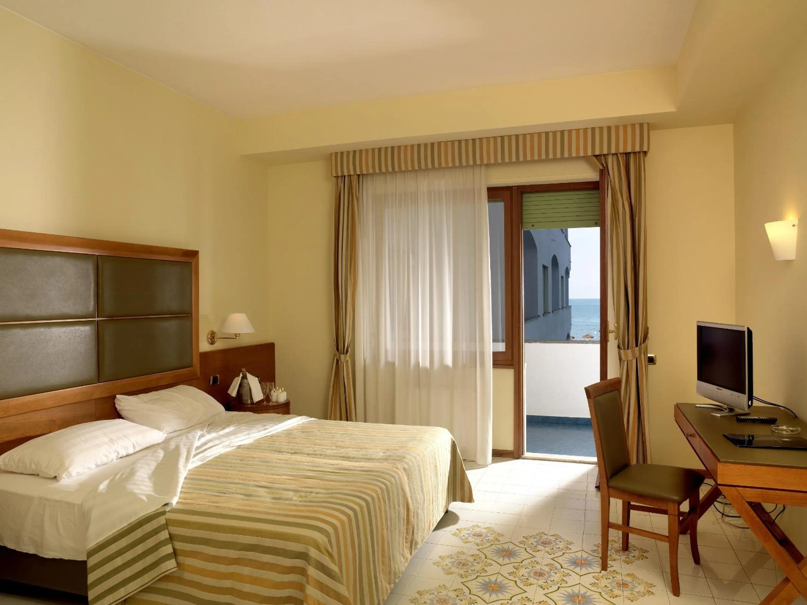 View (from property/room), Bed in Grand Hotel Don Juan