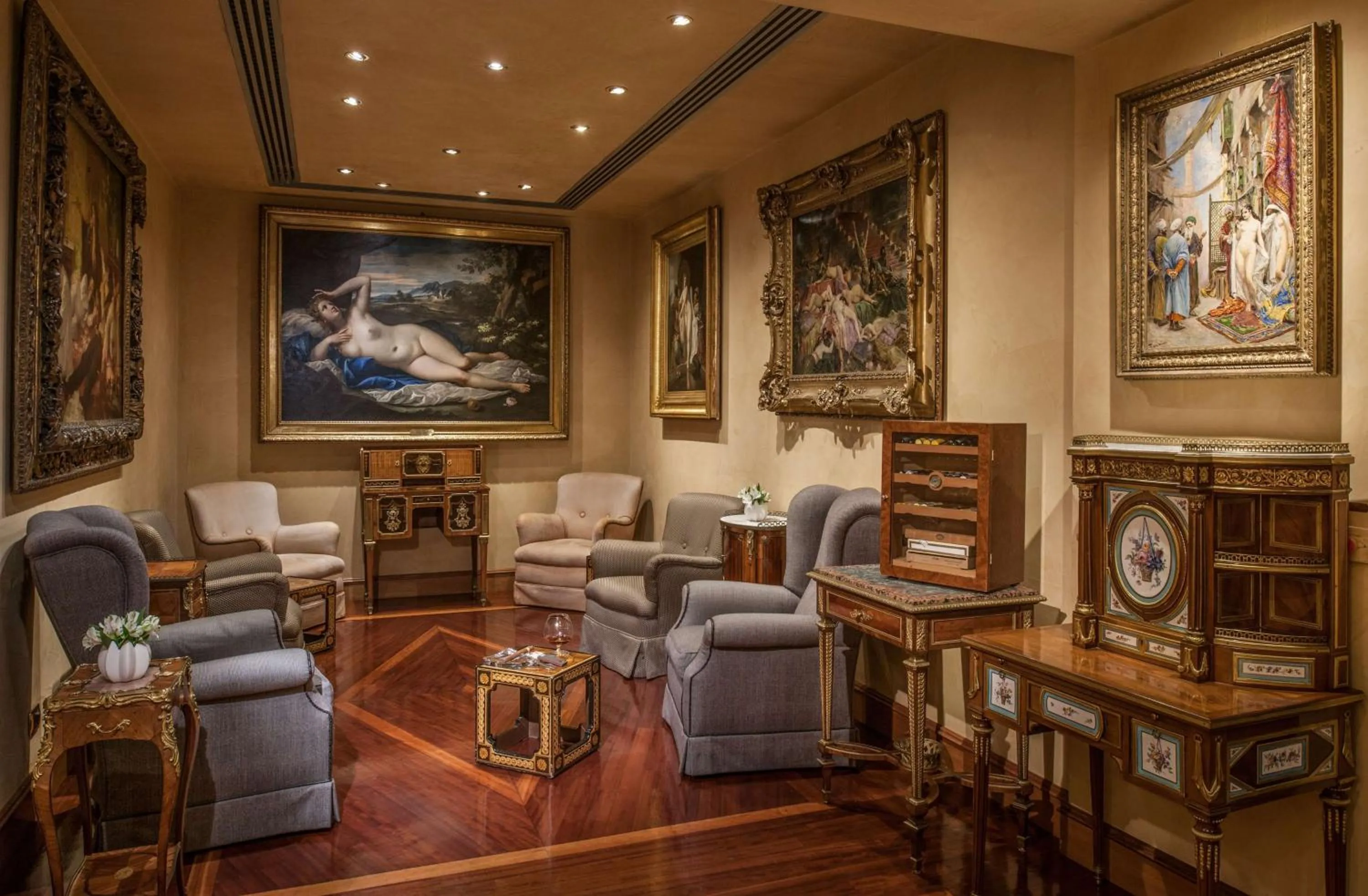 Lobby or reception in Rome Cavalieri, A Waldorf Astoria Hotel