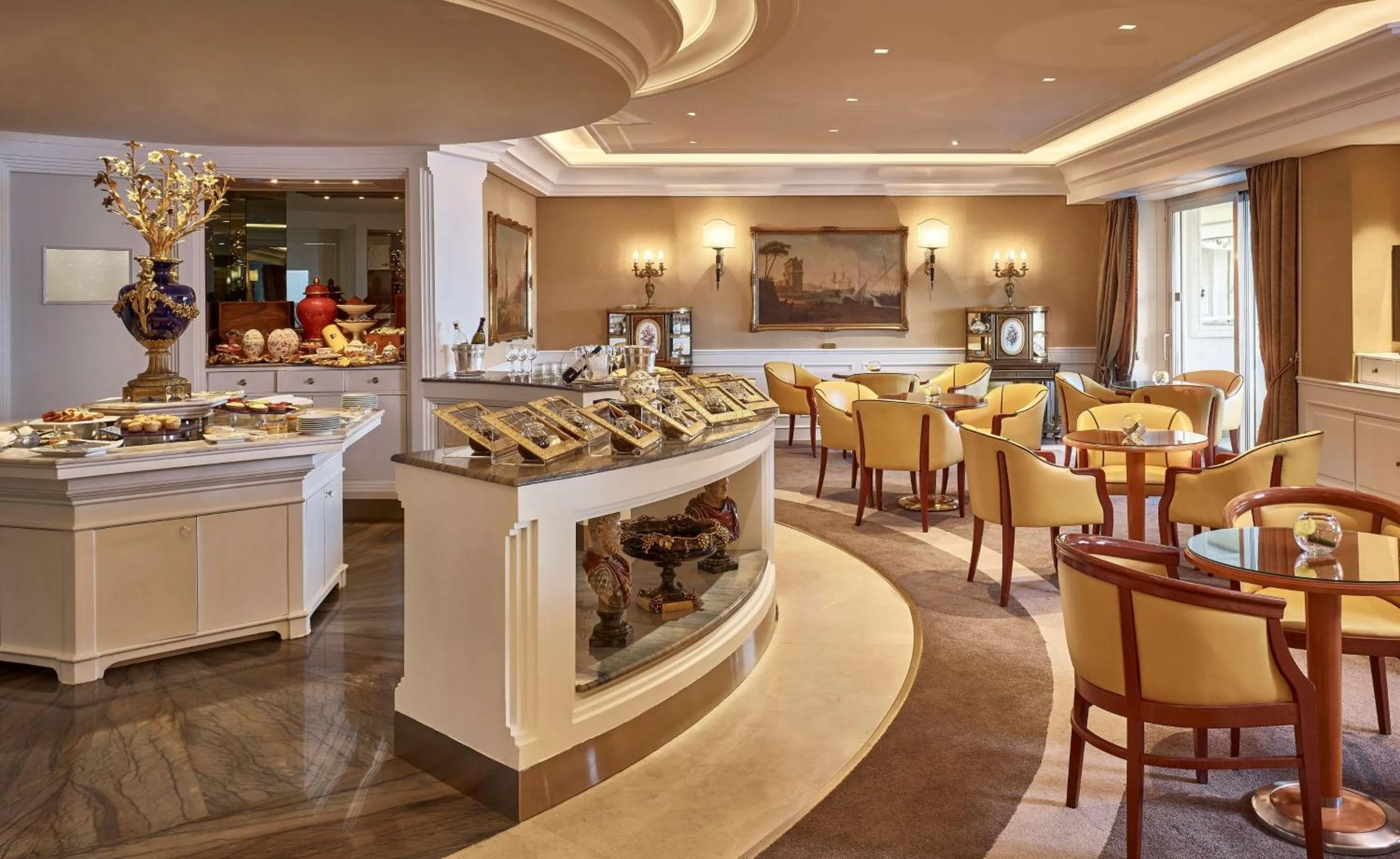 Dining area in Rome Cavalieri, A Waldorf Astoria Hotel