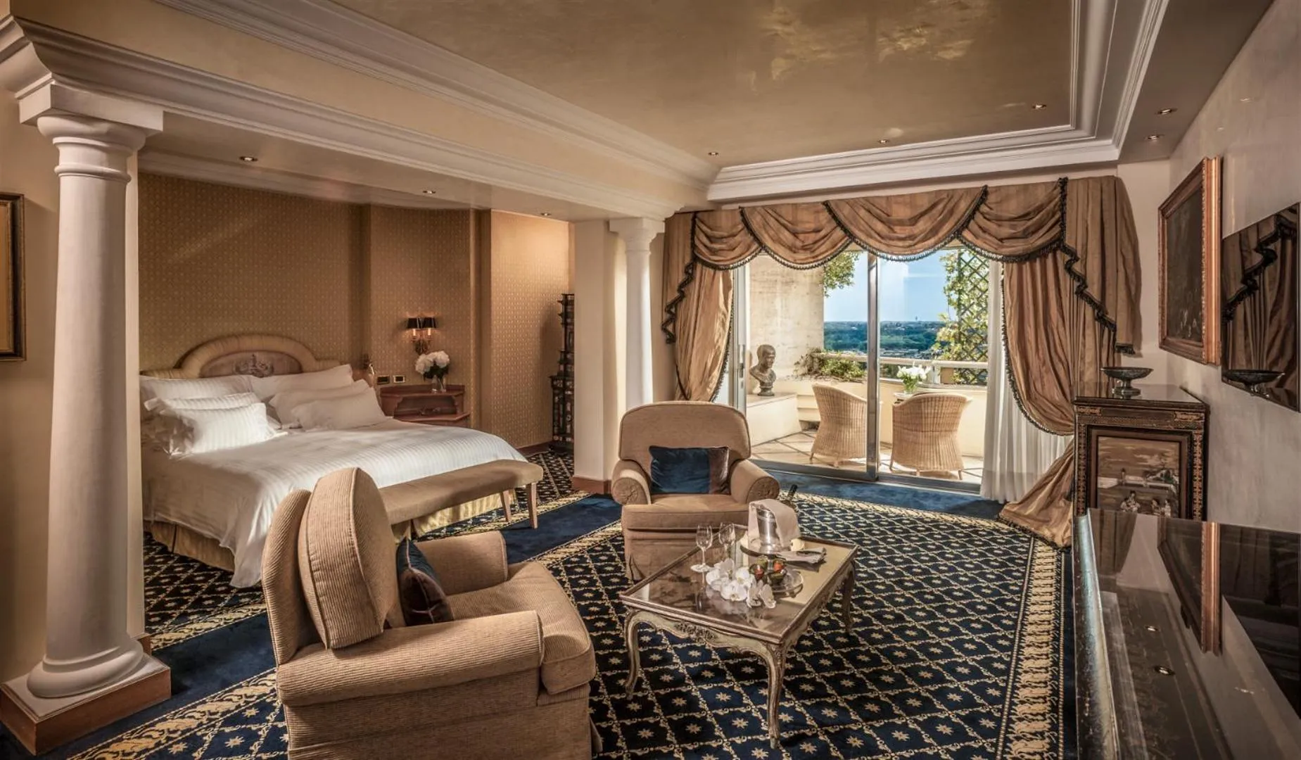 Bed in Rome Cavalieri, A Waldorf Astoria Hotel