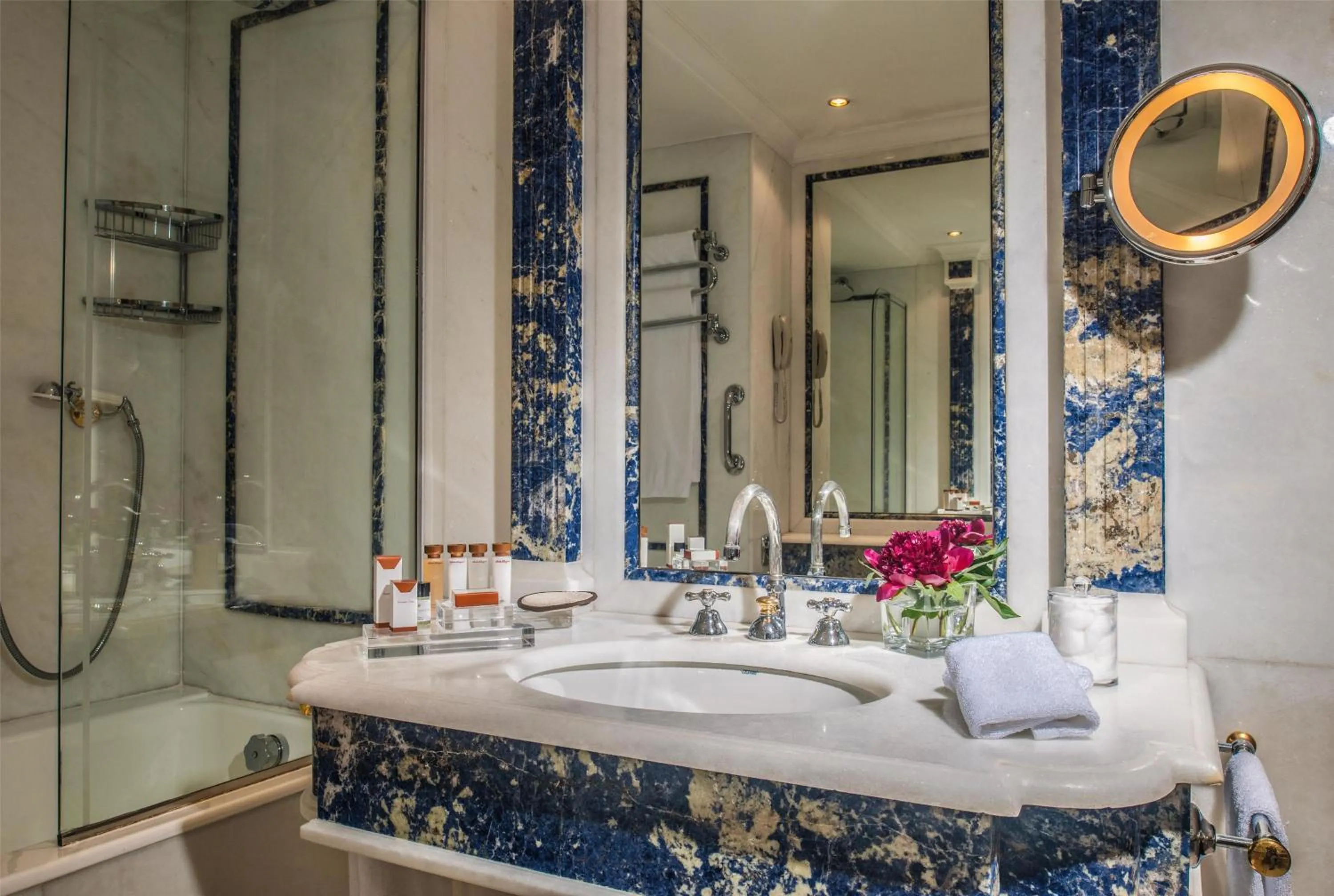 Bathroom in Rome Cavalieri, A Waldorf Astoria Hotel