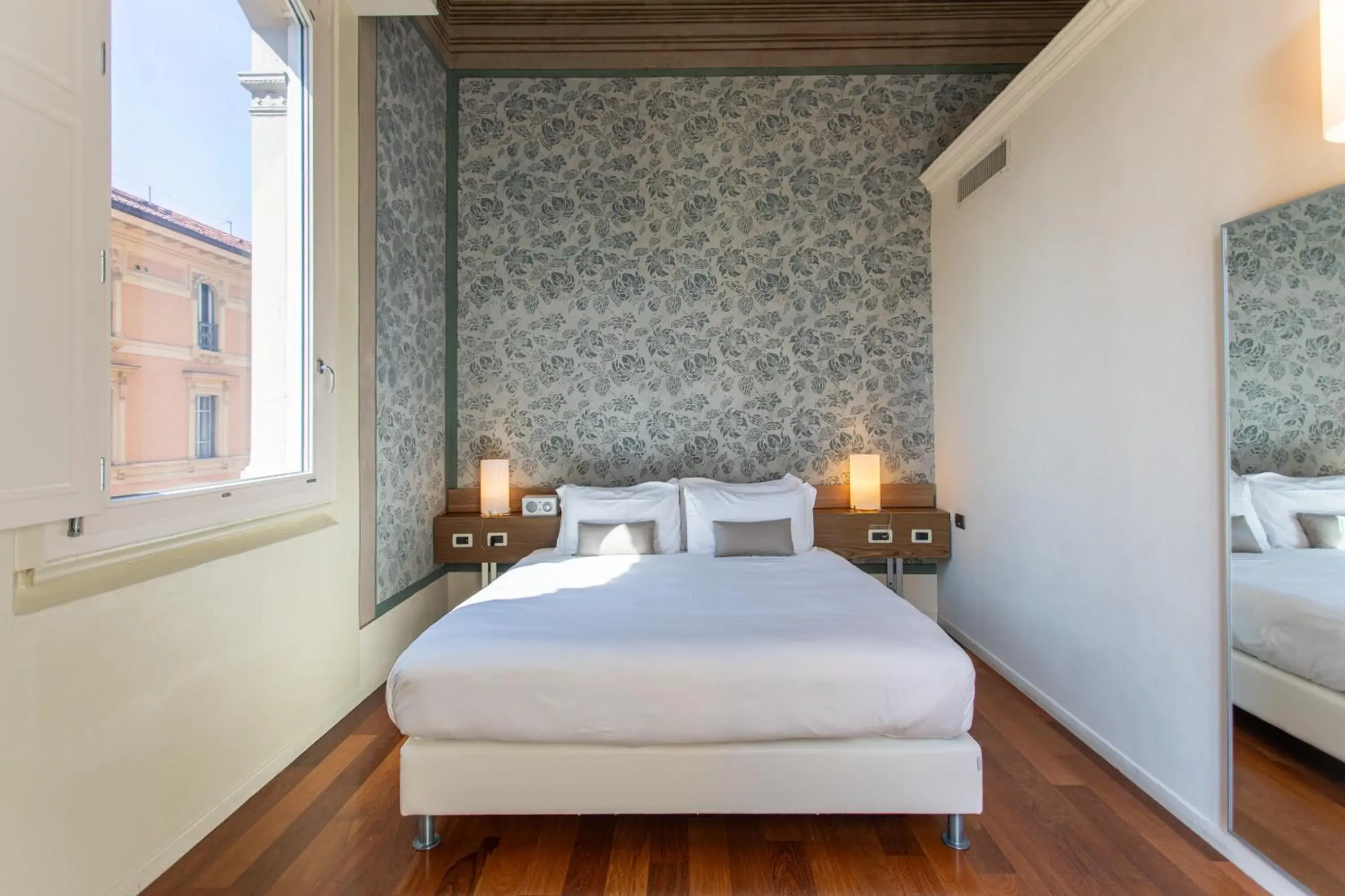 Bedroom, Bed in I Portici Hotel Bologna Bedroom, Bed in I Portici Hotel Bologna