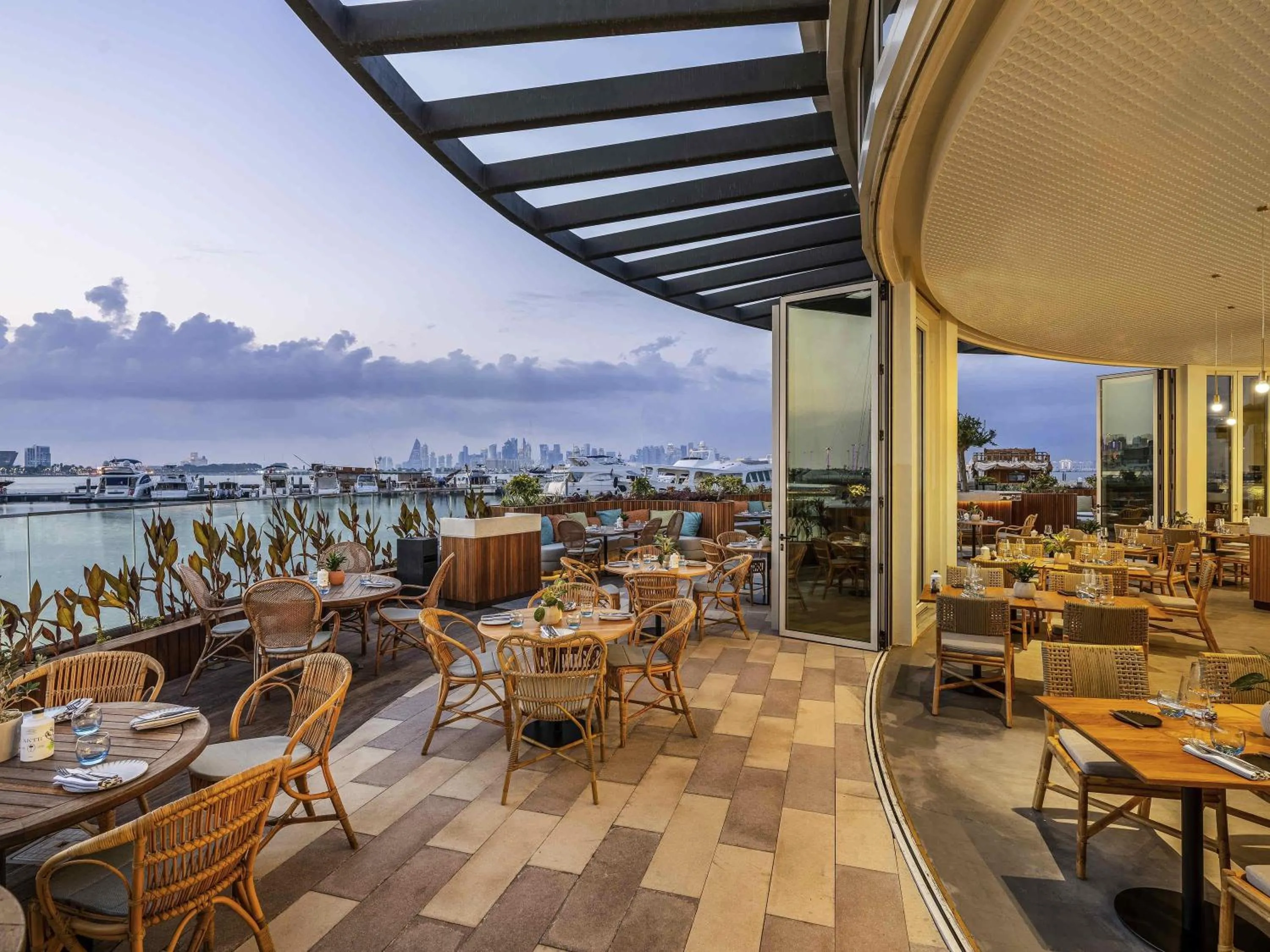 Lounge or bar in Rixos Gulf Hotel Doha