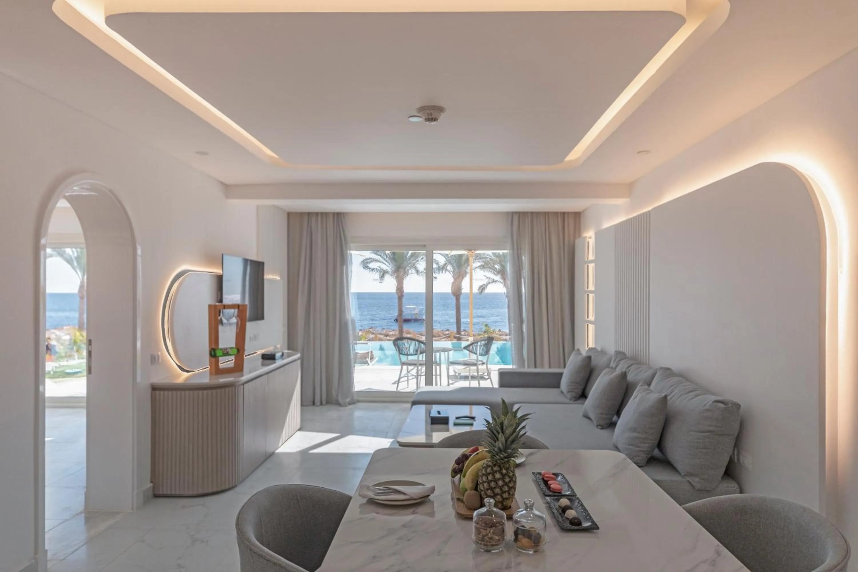 Royal Suite- Posh Club in White Hills Resort