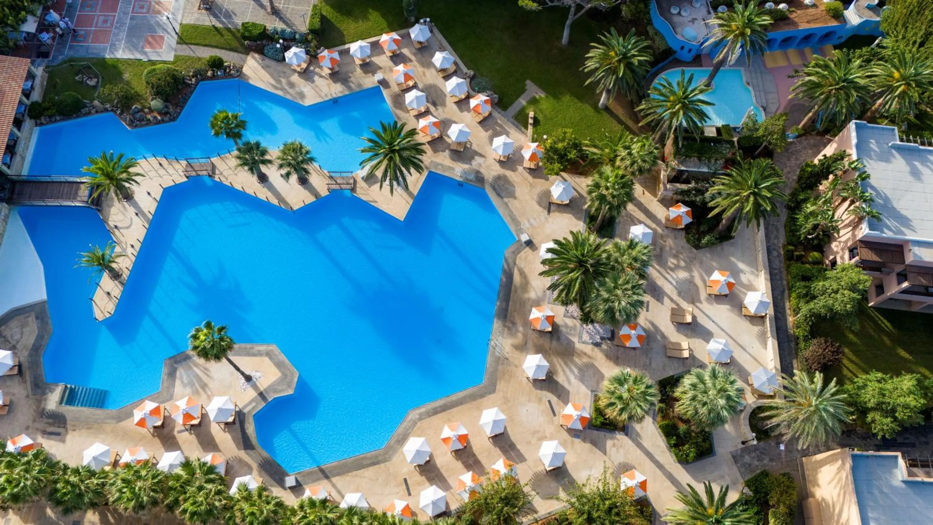 Swimming pool in Aquila Rithymna Beach