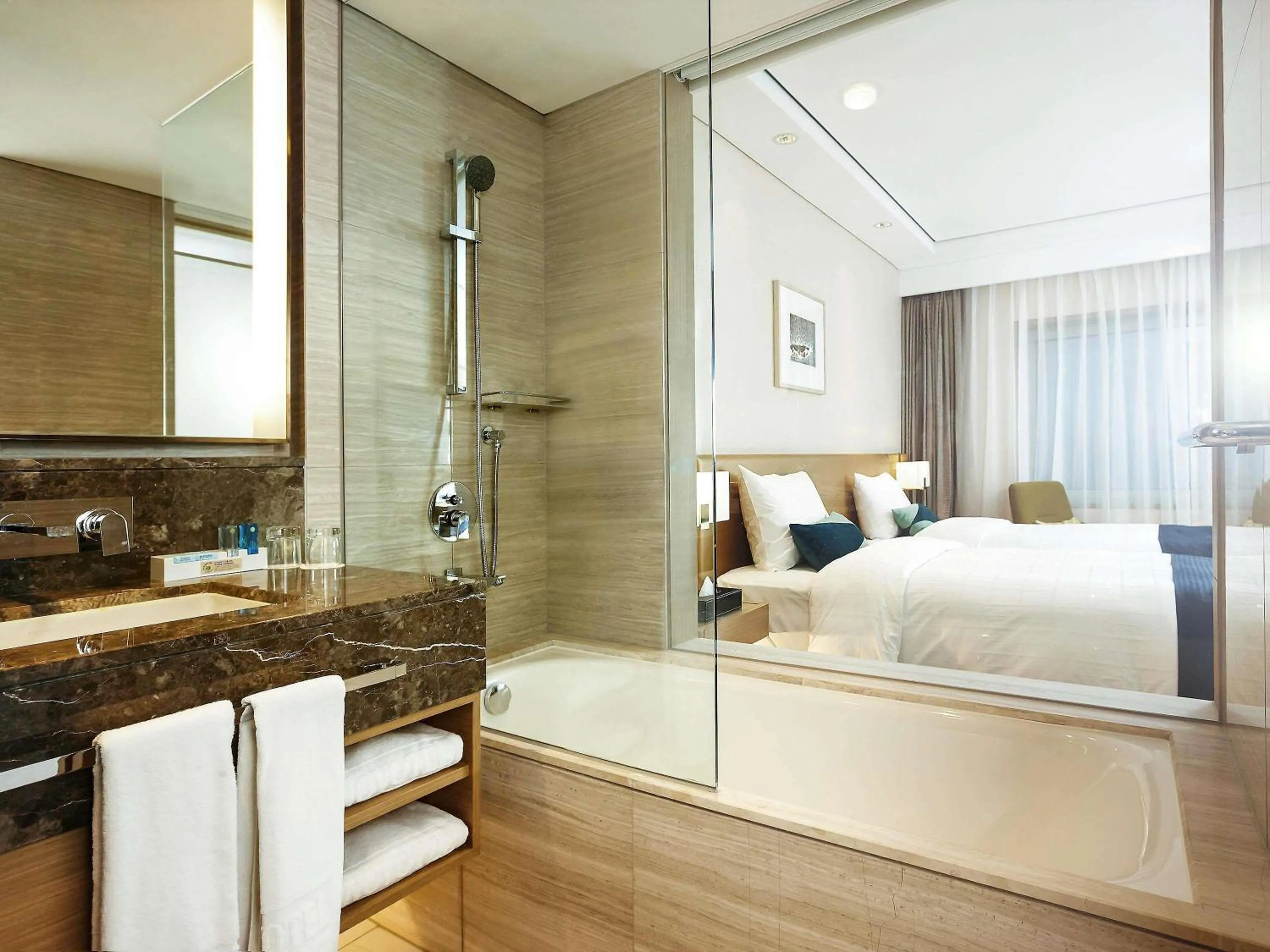 Bedroom in Novotel Ambassador Seoul Gangnam