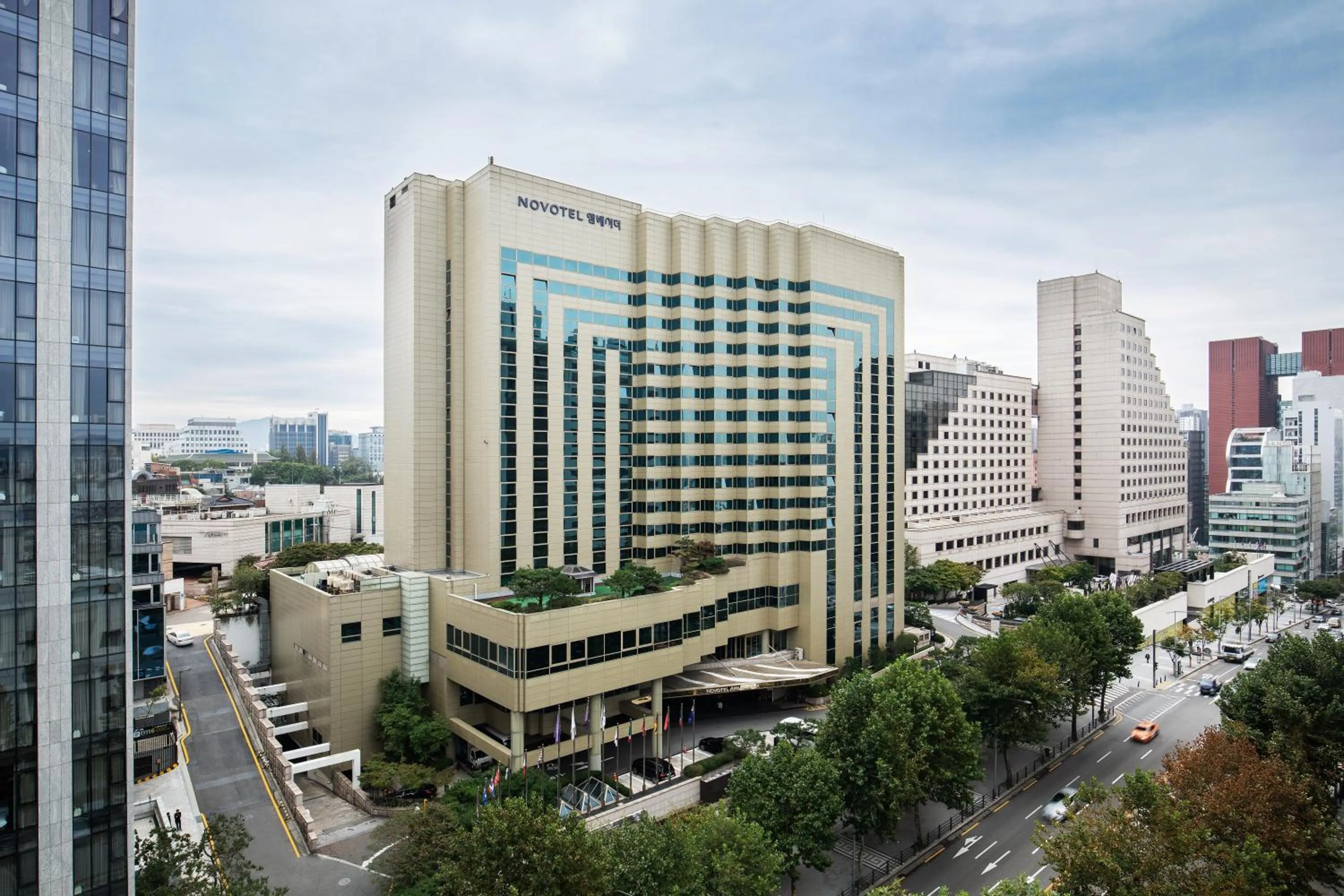 Property building in Novotel Ambassador Seoul Gangnam